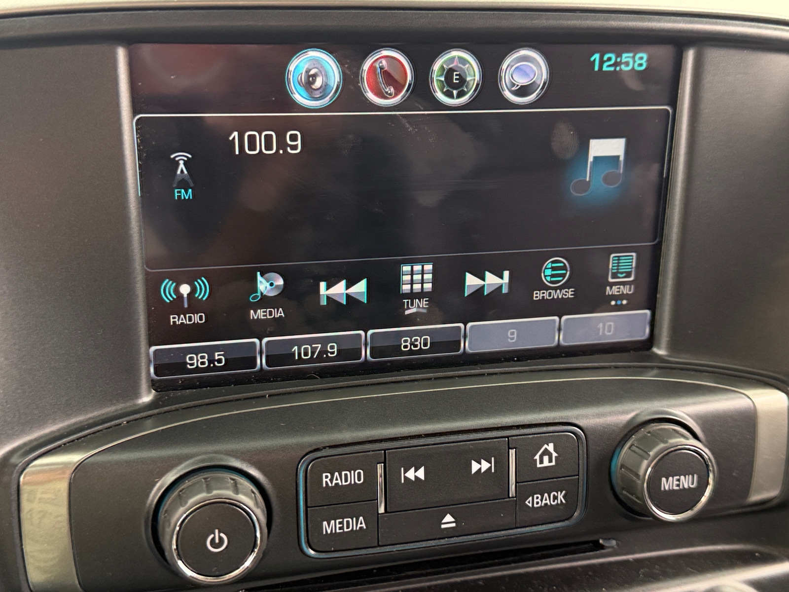 Thumbnail: 2017 Chevrolet Silverado 1500 - 3