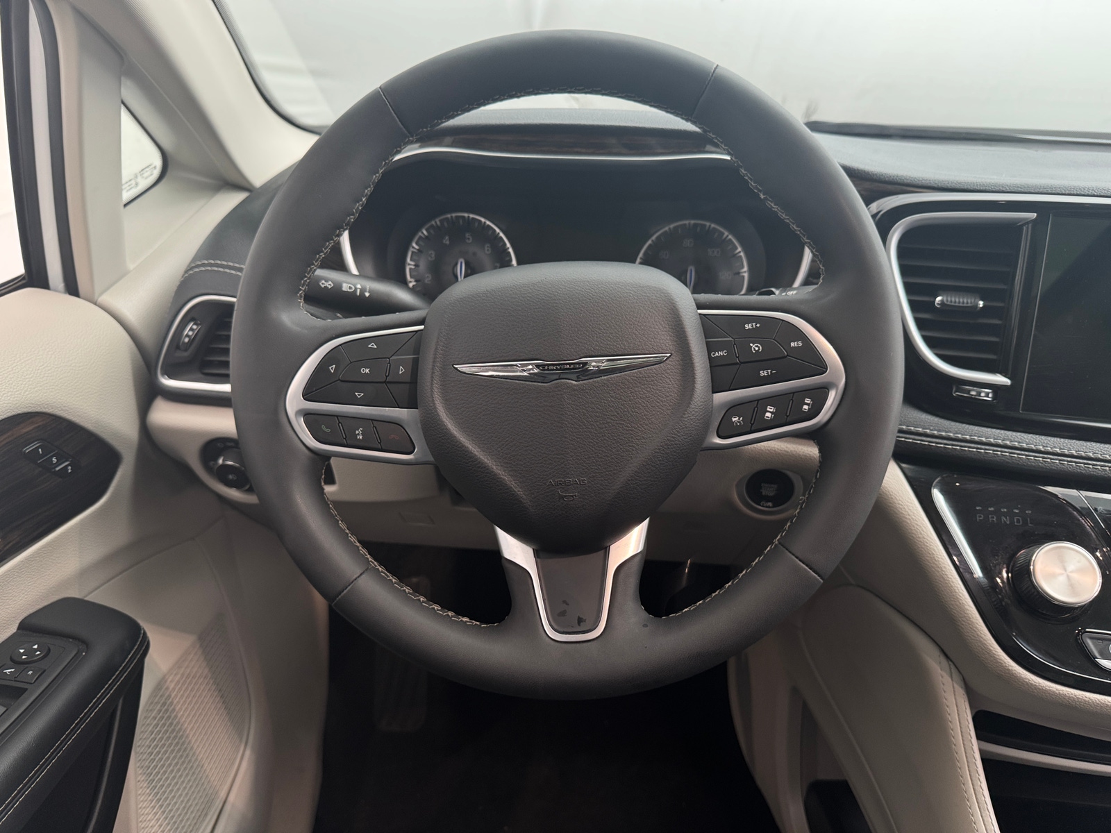 Thumbnail: 2023 Chrysler Pacifica - 4