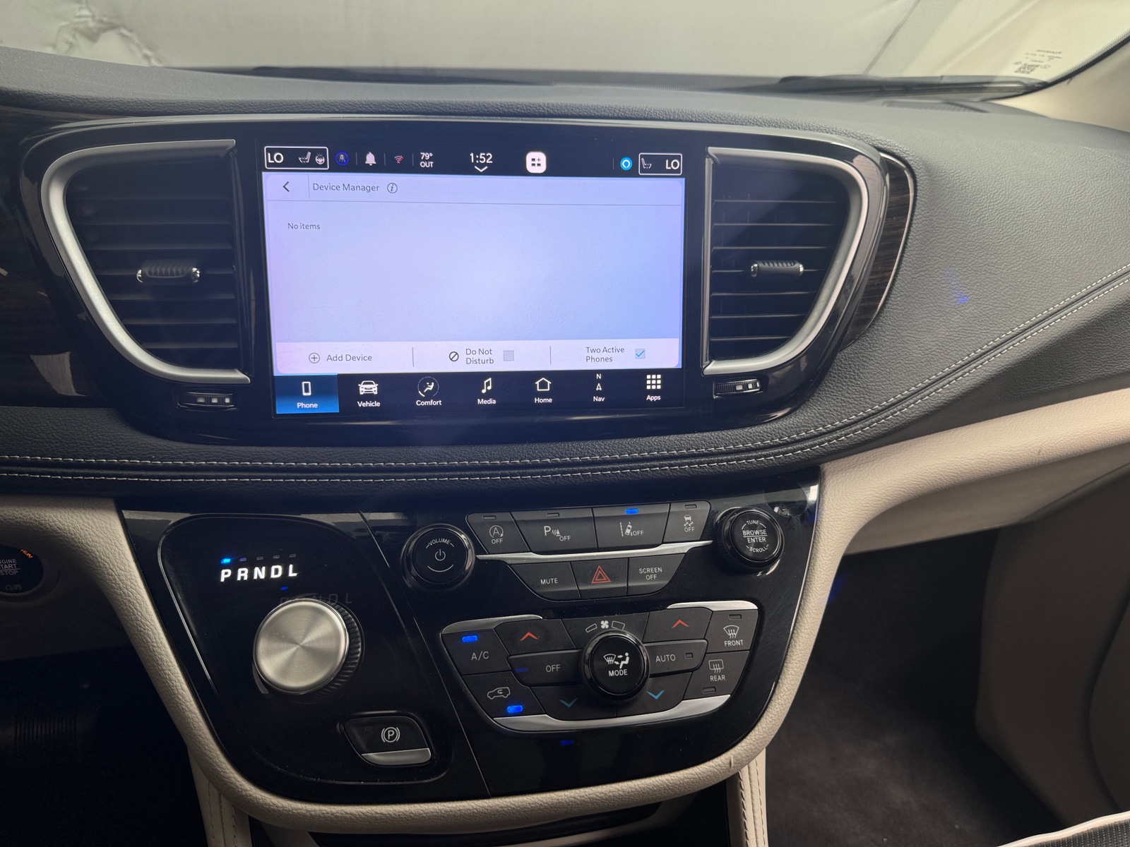 Thumbnail: 2023 Chrysler Pacifica - 3
