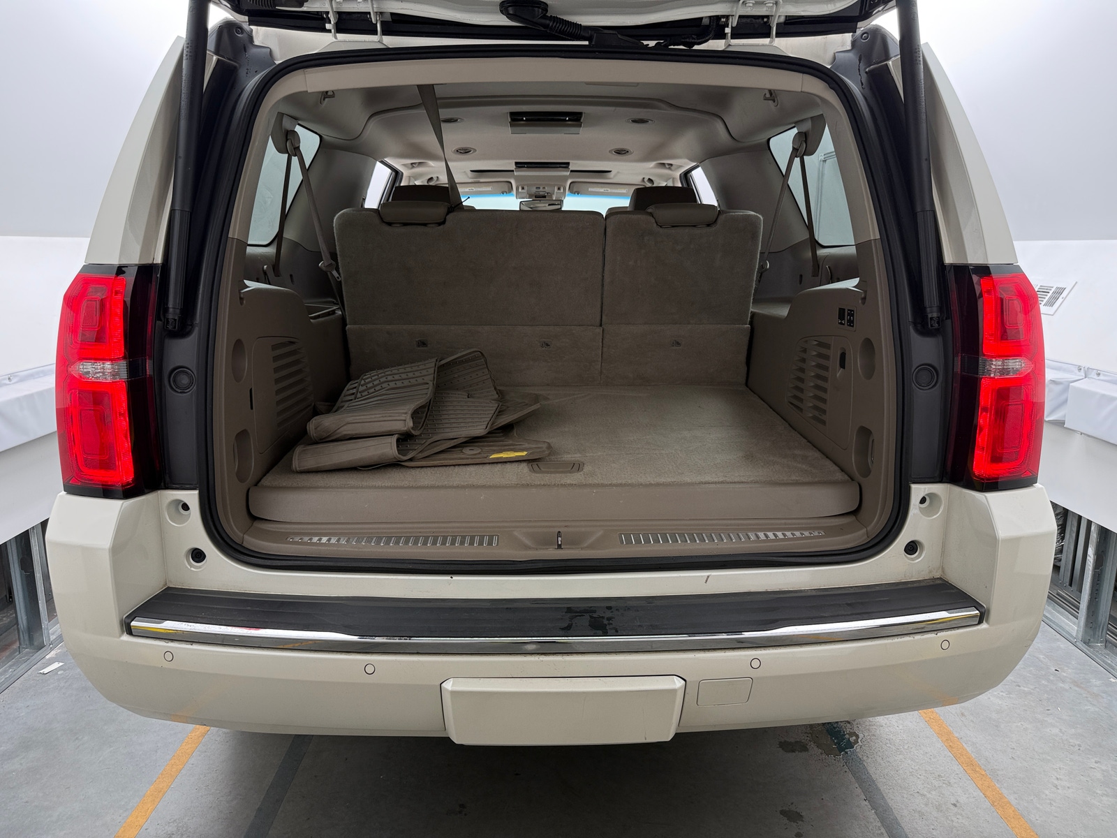 Thumbnail: 2015 Chevrolet Suburban - 6