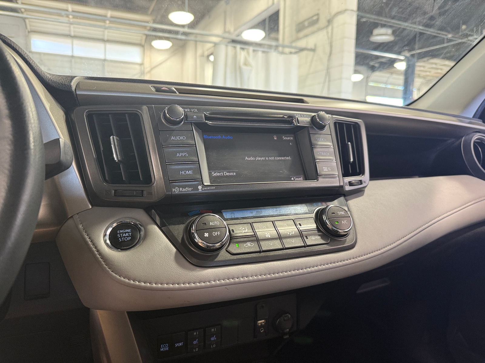 Thumbnail: 2014 Toyota RAV4 - 3