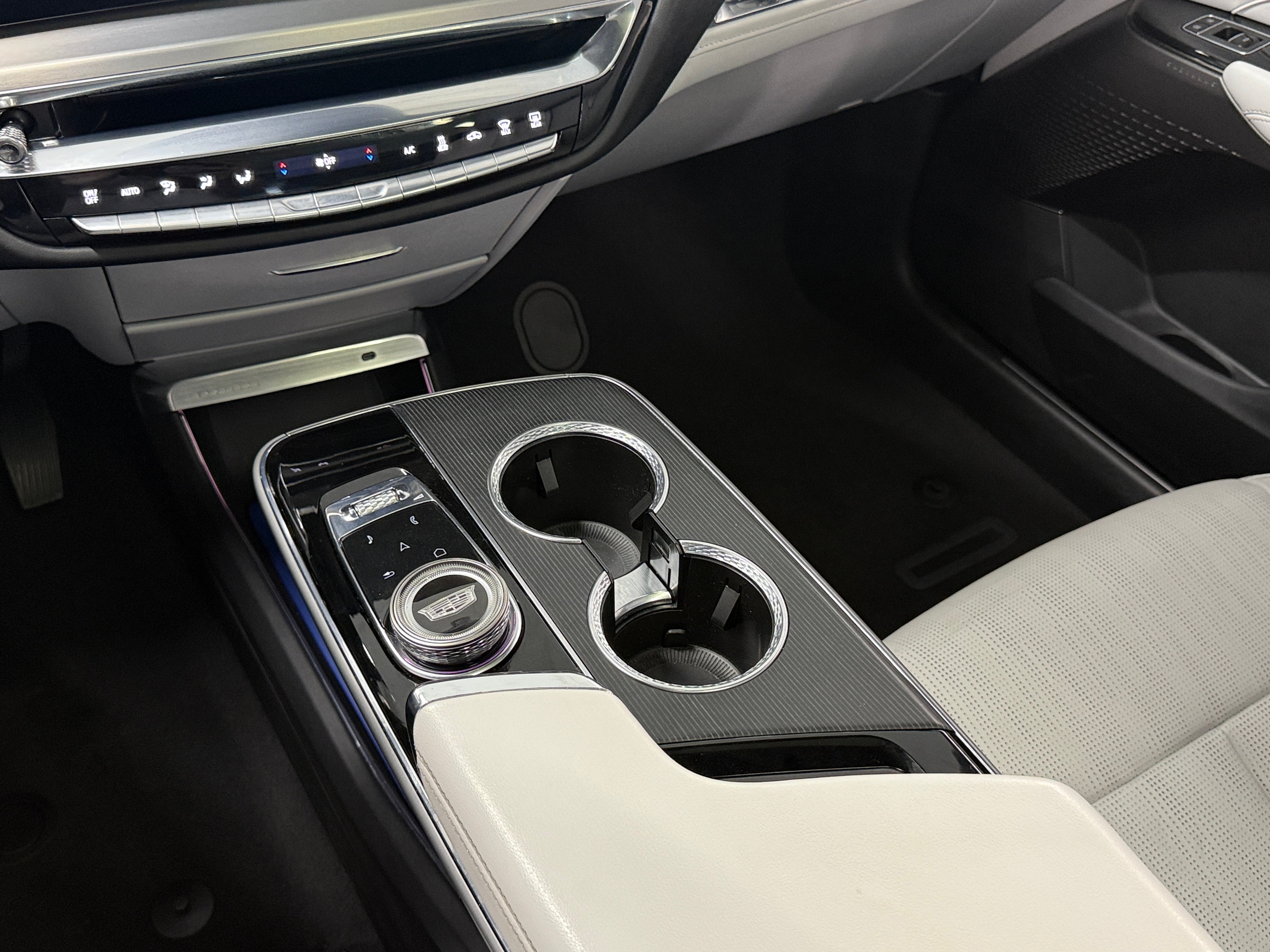 Used 2024 Cadillac LYRIQ Luxury 1 with VIN 1GYKPPRK6RZ102875 for sale in Auburn, WA