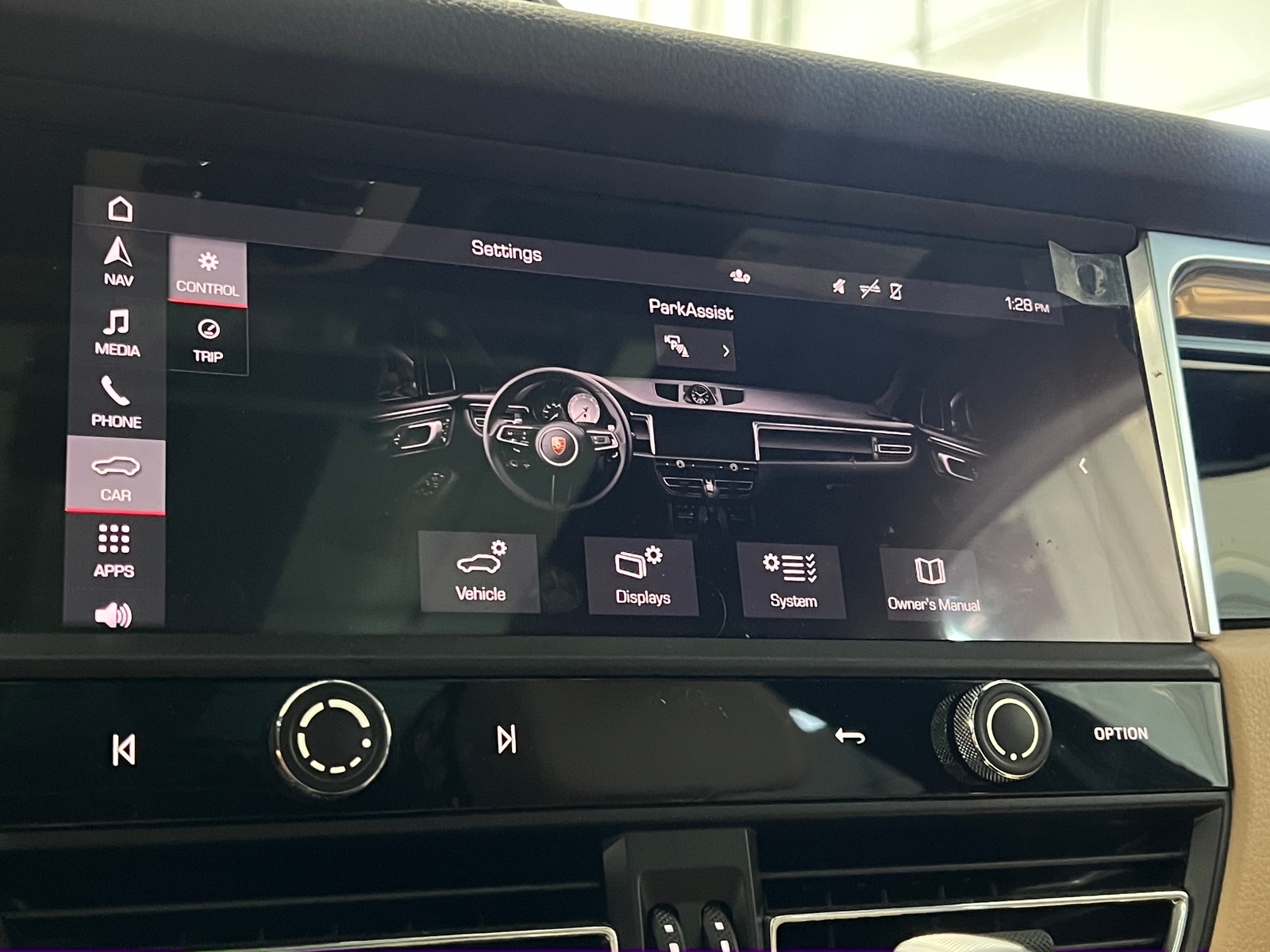 Thumbnail: 2023 Porsche Macan - 3