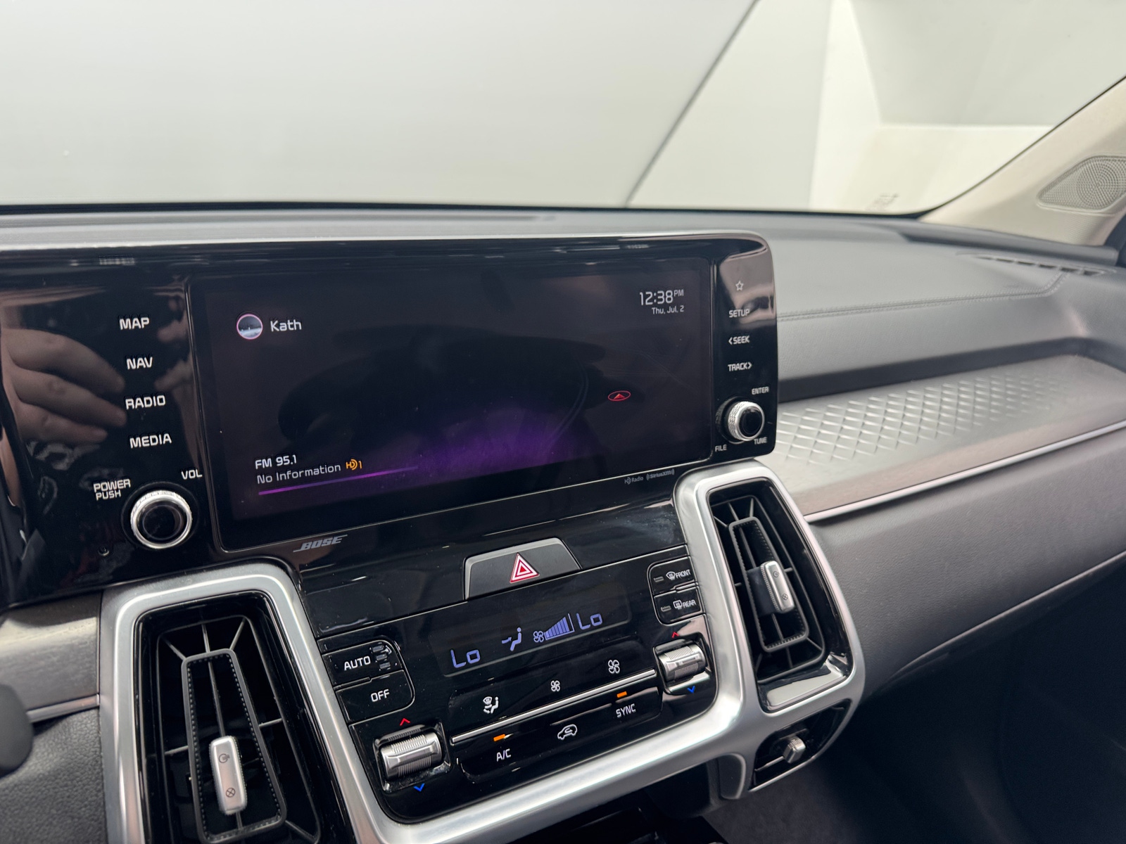 Thumbnail: 2022 Kia Sorento - 4