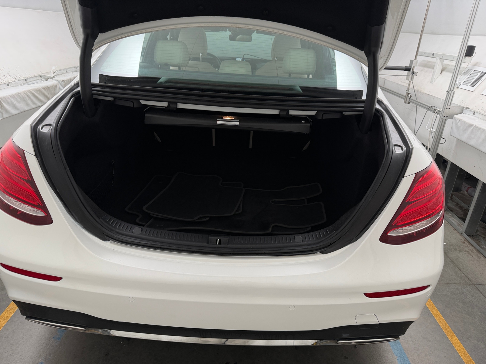 Thumbnail: 2019 Mercedes-Benz E-Class - 6