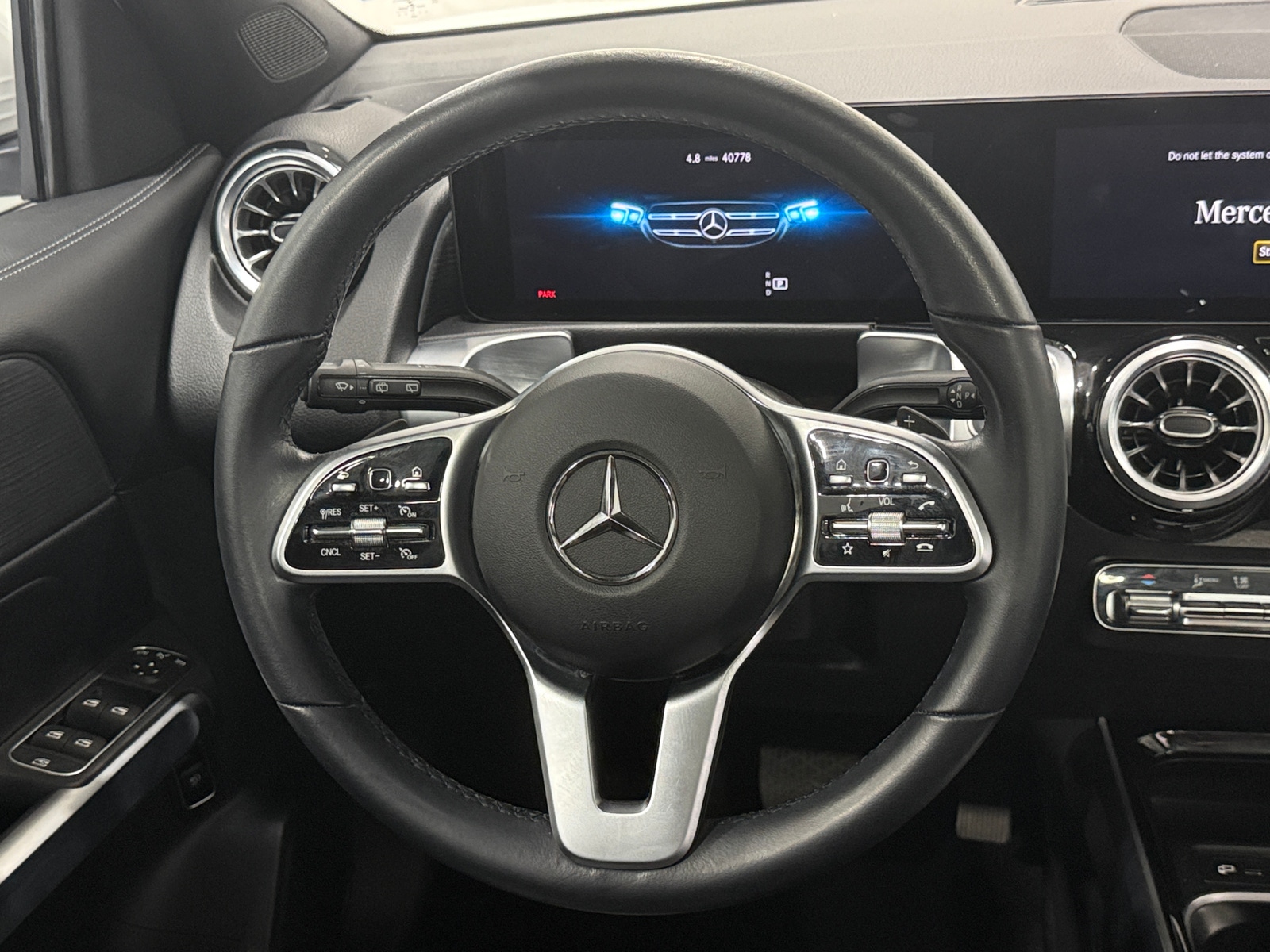 Thumbnail: 2023 Mercedes-Benz GLB - 4
