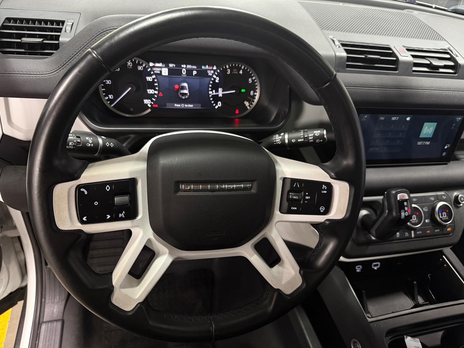 Thumbnail: 2023 Land Rover Defender - 4