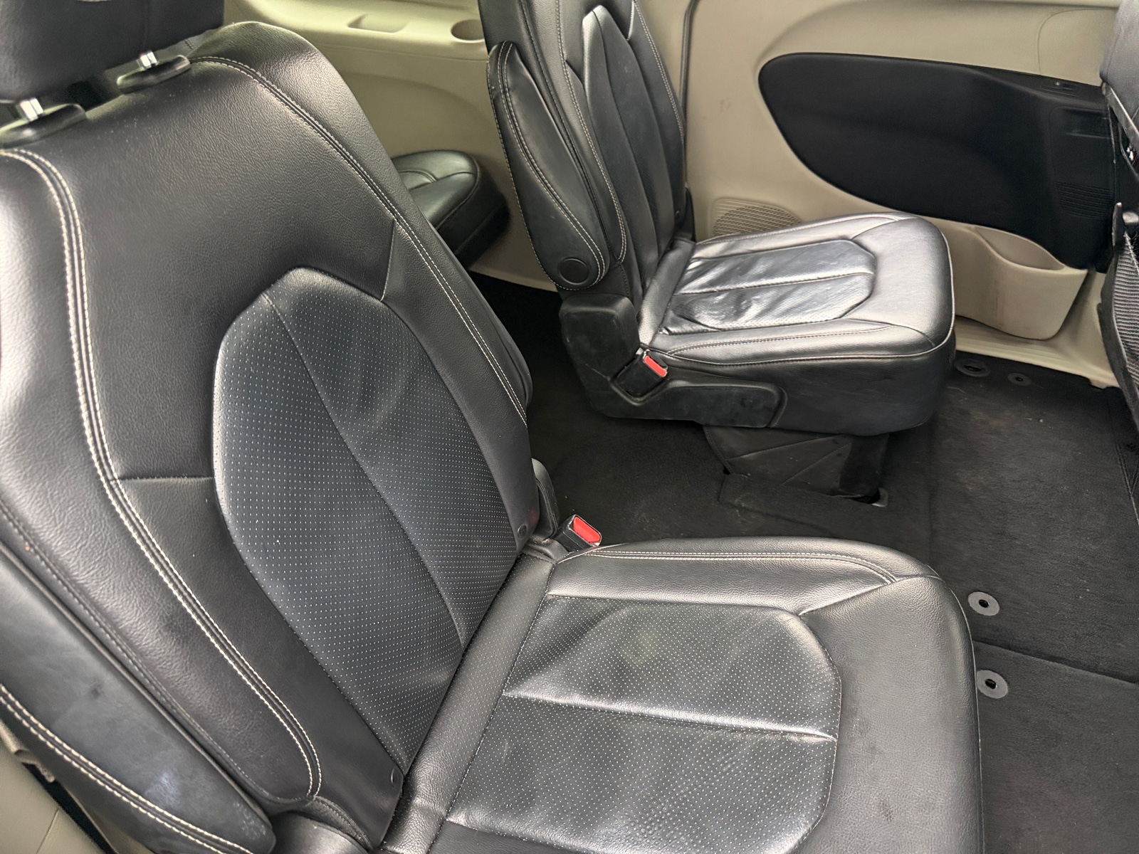 Thumbnail: 2022 Chrysler Pacifica - 5