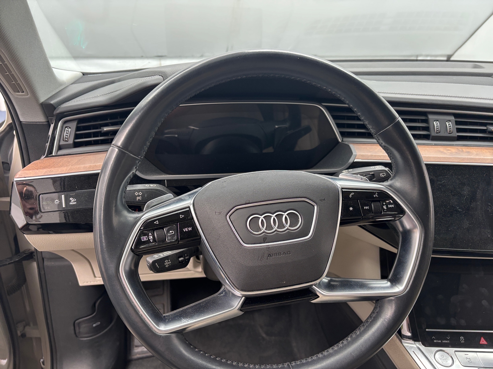 Thumbnail: 2019 Audi e-tron - 4