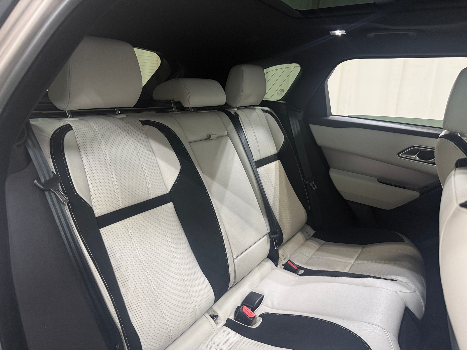 Thumbnail: 2023 Land Rover Range Rover Velar - 5