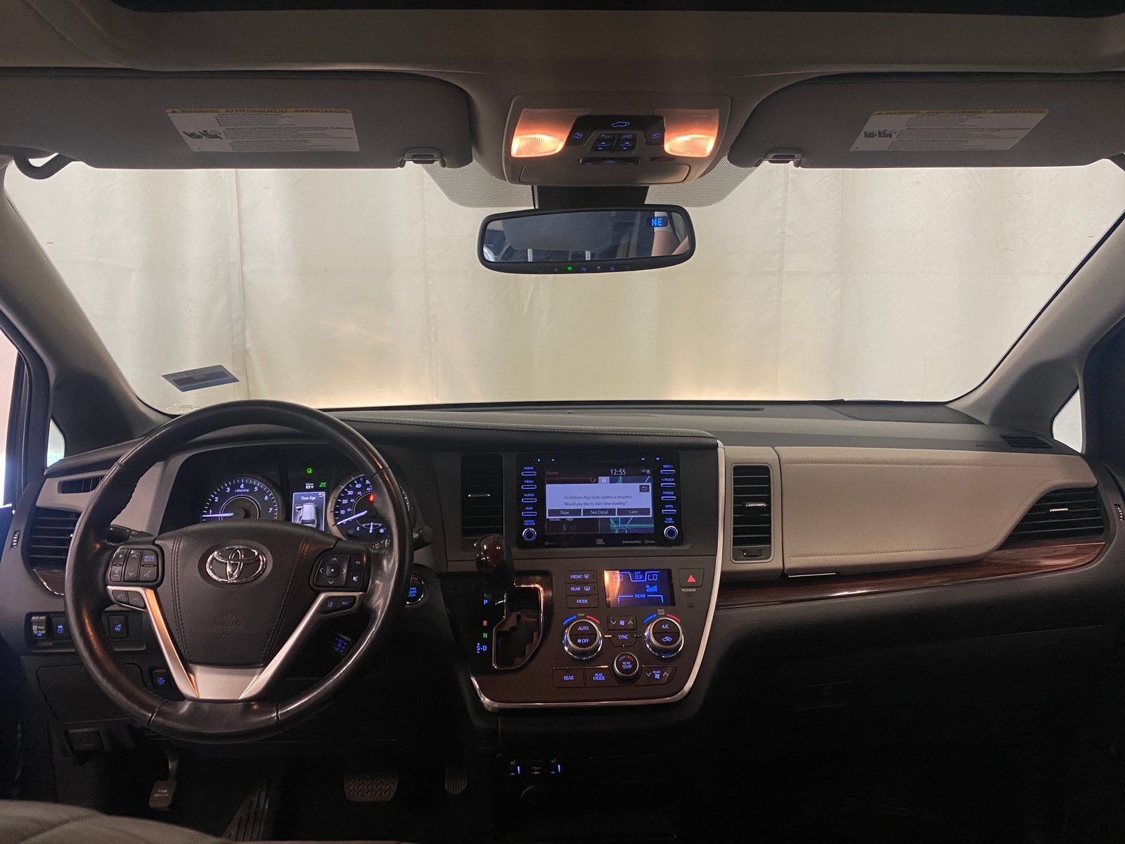 Thumbnail: 2018 Toyota Sienna - 2