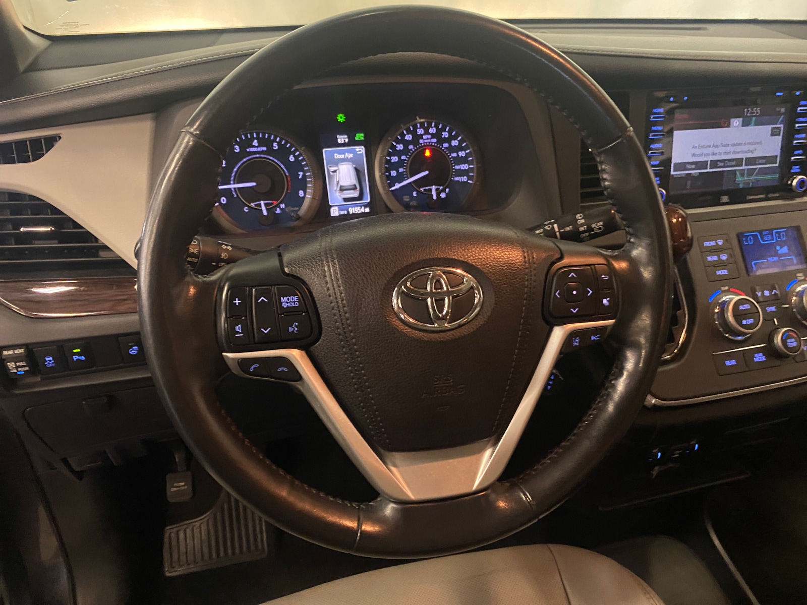 Thumbnail: 2018 Toyota Sienna - 4