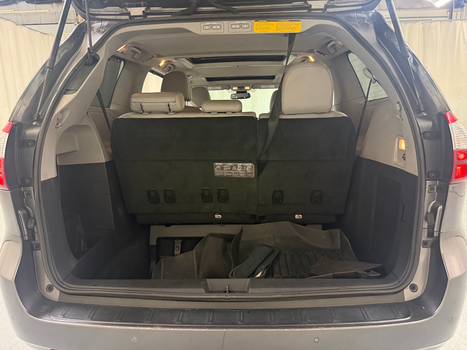 Thumbnail: 2018 Toyota Sienna - 6