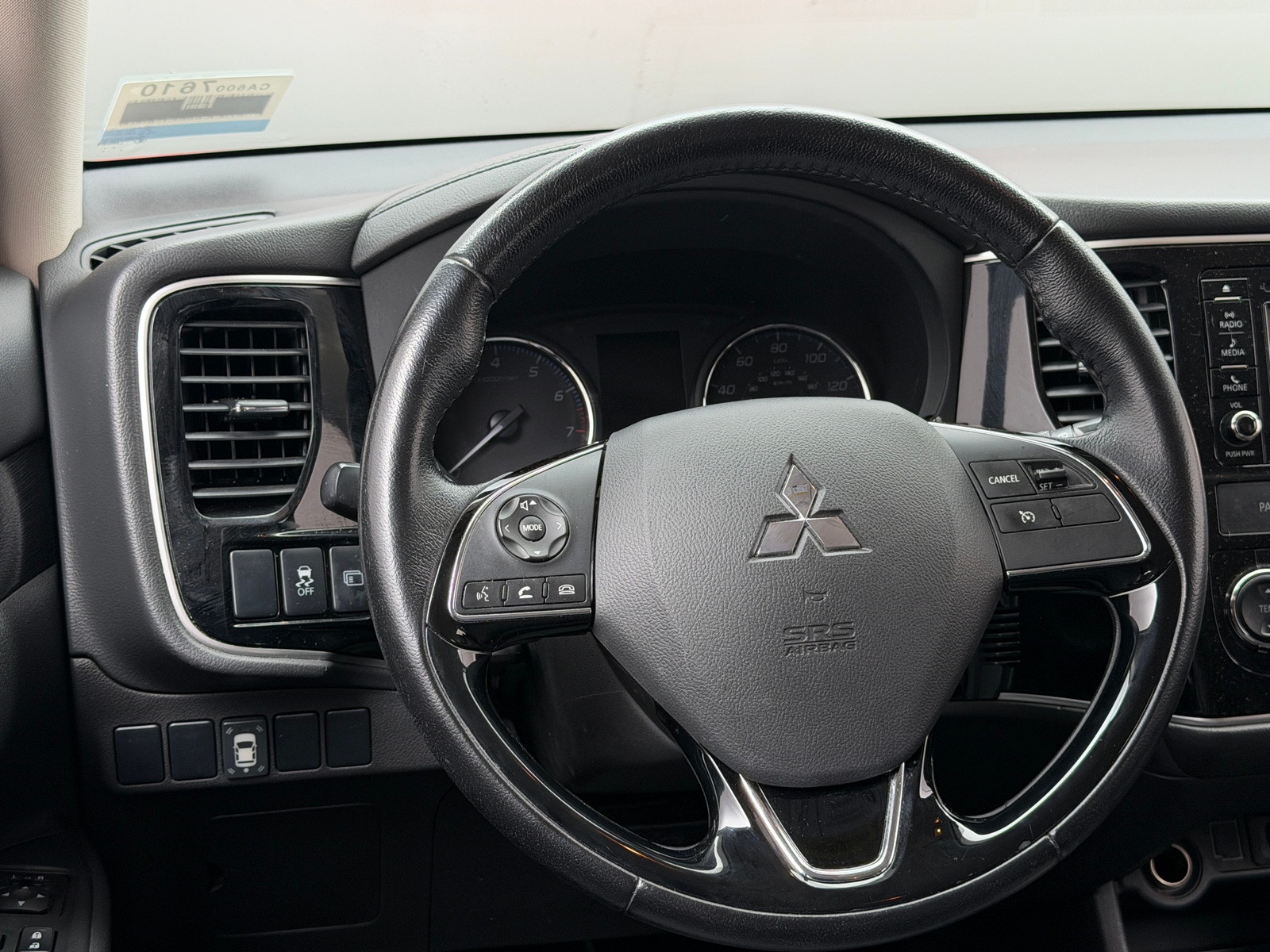 Thumbnail: 2016 Mitsubishi Outlander - 4