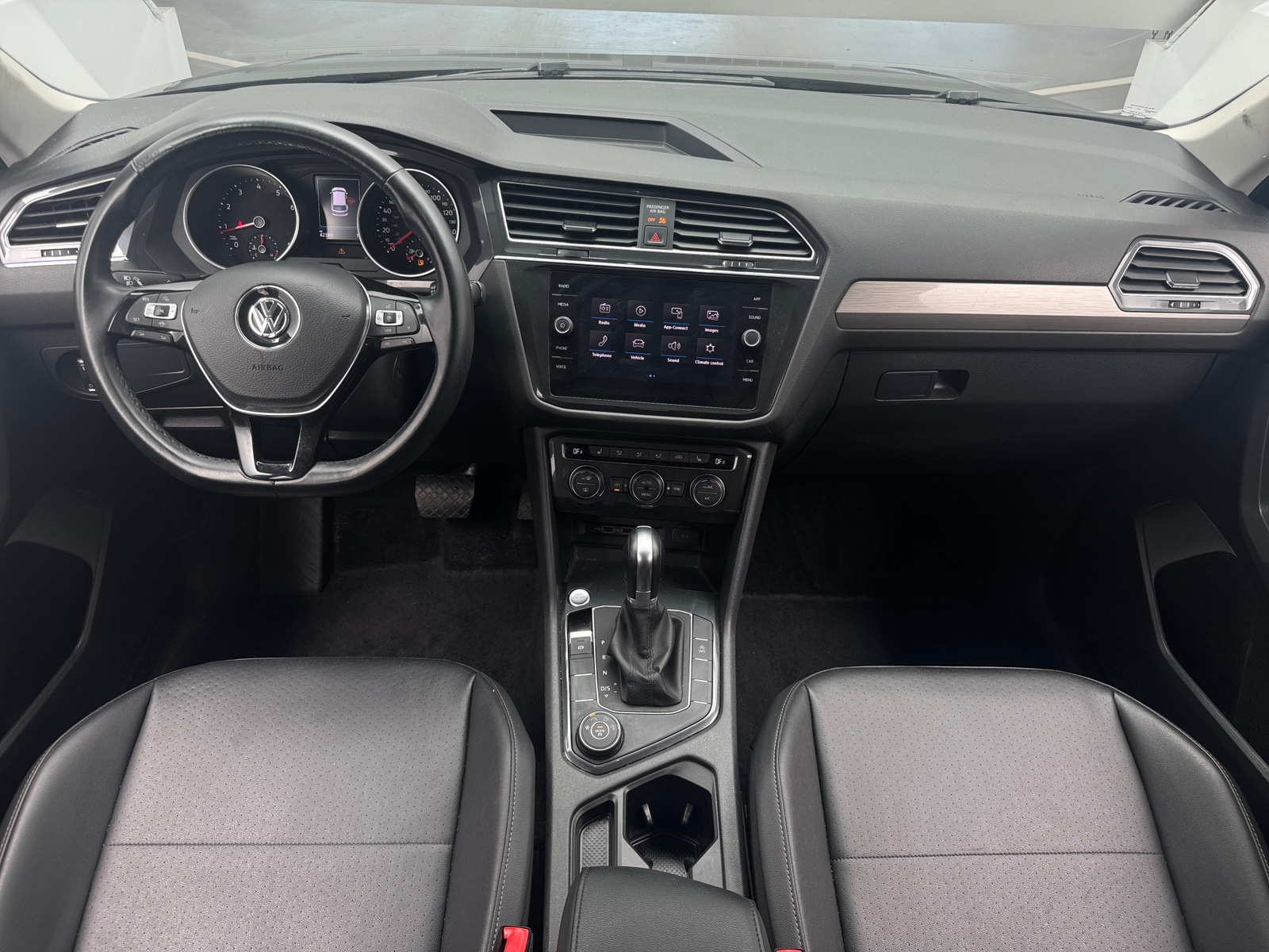 Thumbnail: 2019 Volkswagen Tiguan - 2