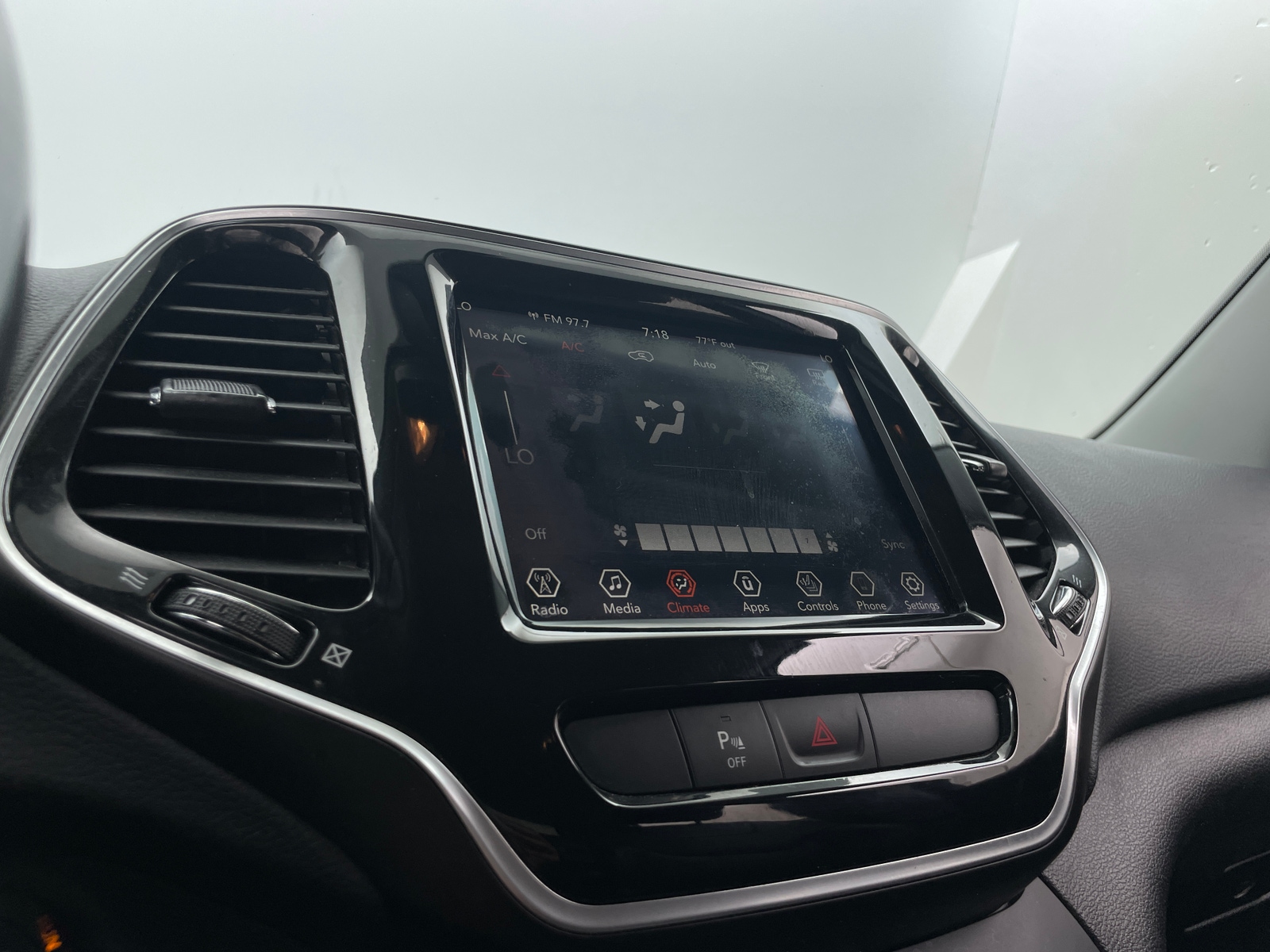 Thumbnail: 2019 Jeep Cherokee - 3