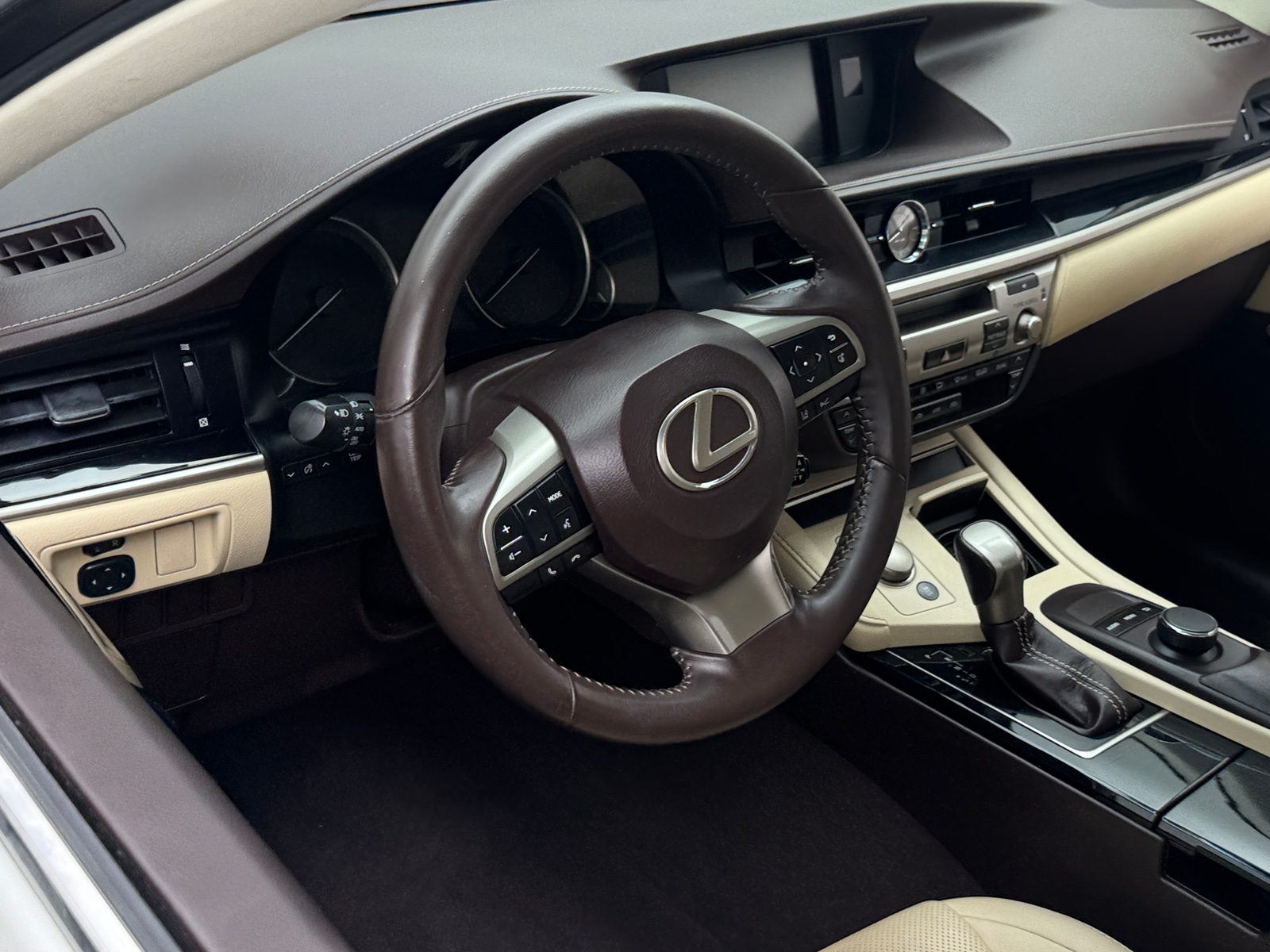 Thumbnail: 2017 Lexus ES - 4