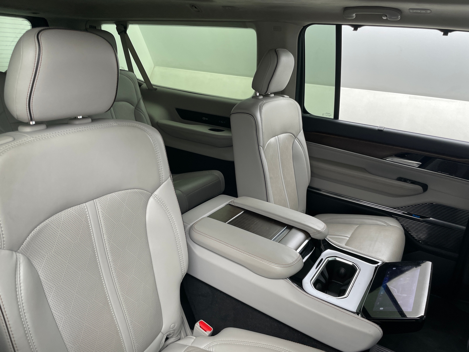 Thumbnail: 2023 Jeep Grand Wagoneer L - 5