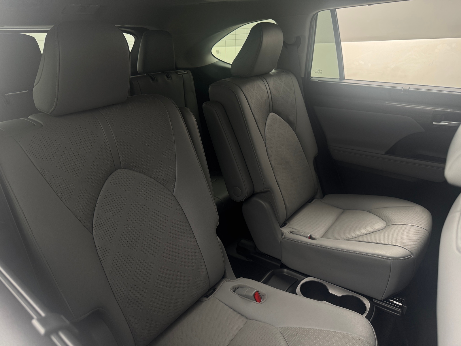 Thumbnail: 2020 Toyota Highlander - 5