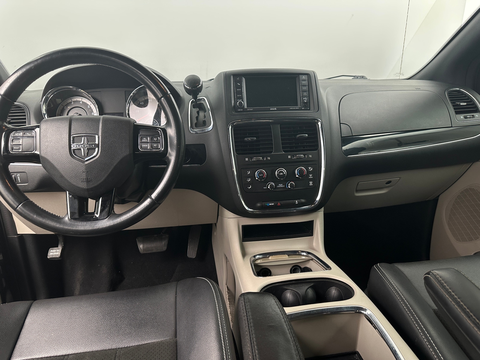 Thumbnail: 2019 Dodge Grand Caravan - 2