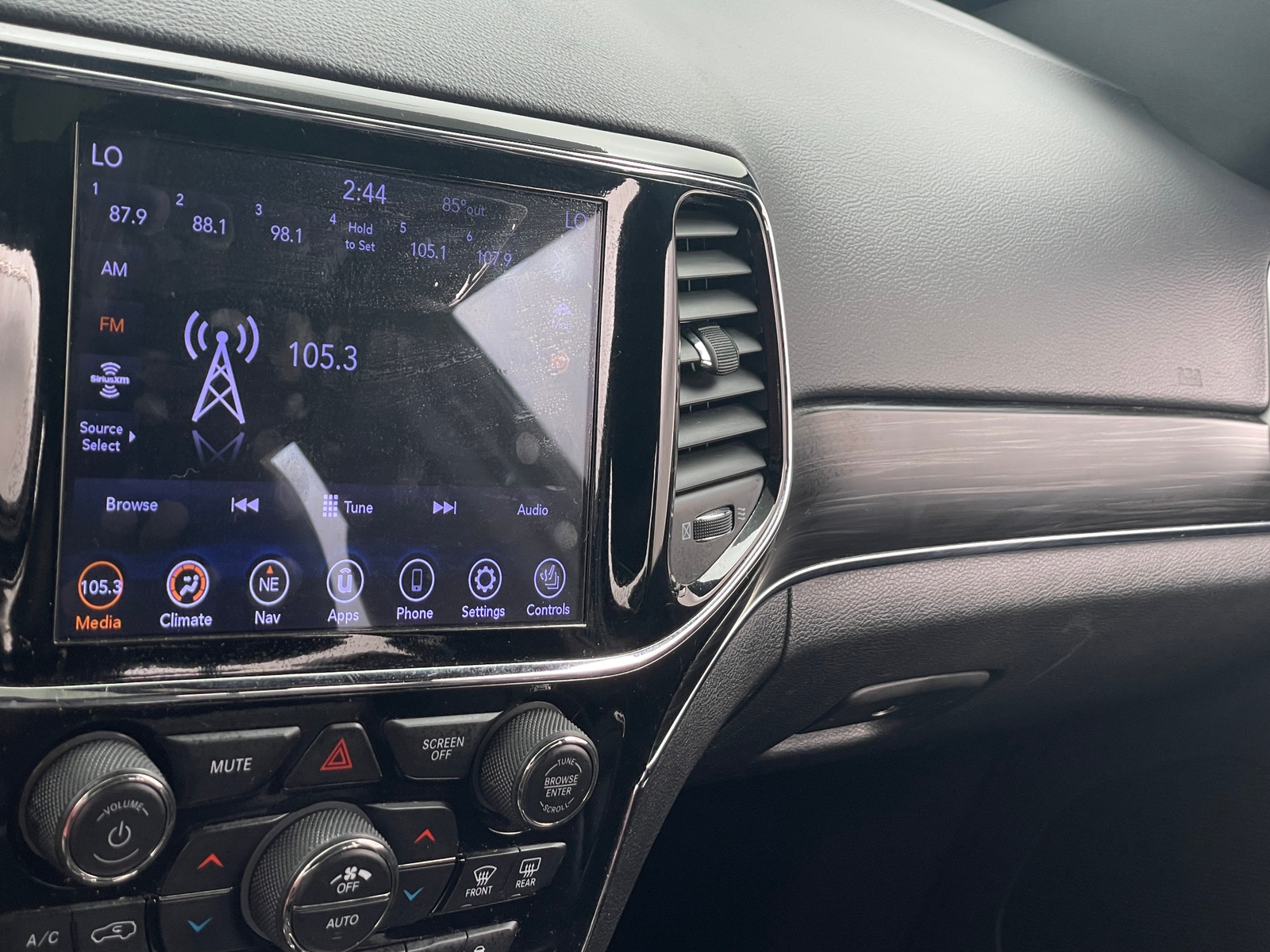 Thumbnail: 2019 Jeep Grand Cherokee - 3