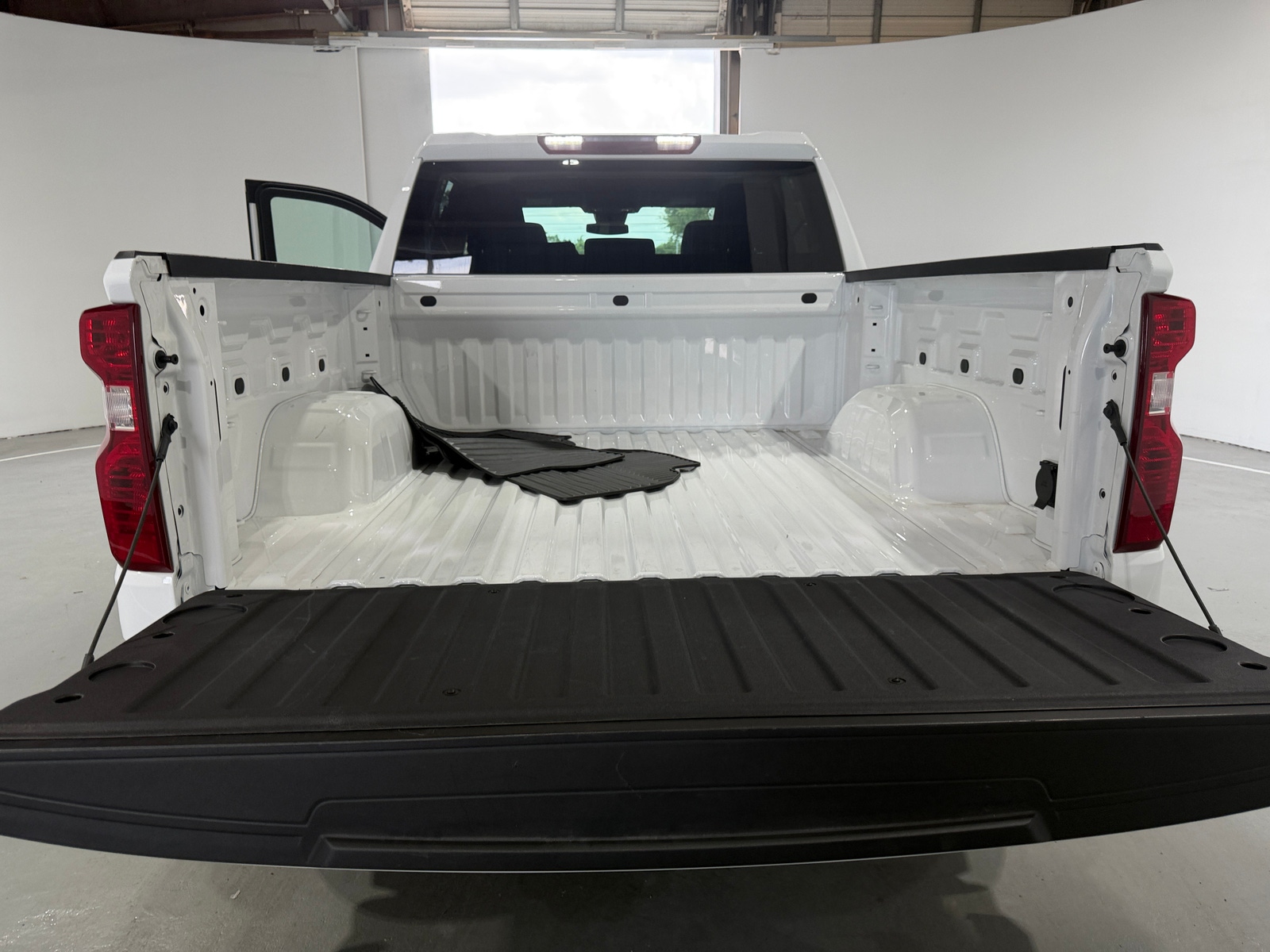 Thumbnail: 2026 Chevrolet Silverado 1500 - 7