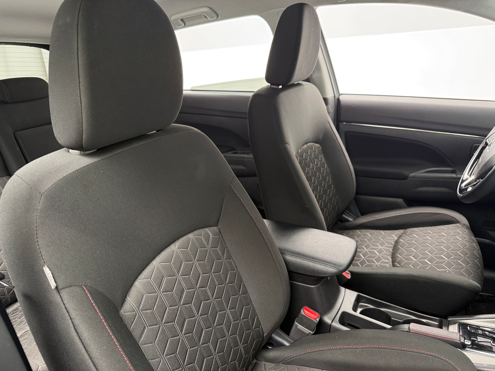 Thumbnail: 2024 Mitsubishi Outlander Sport - 2