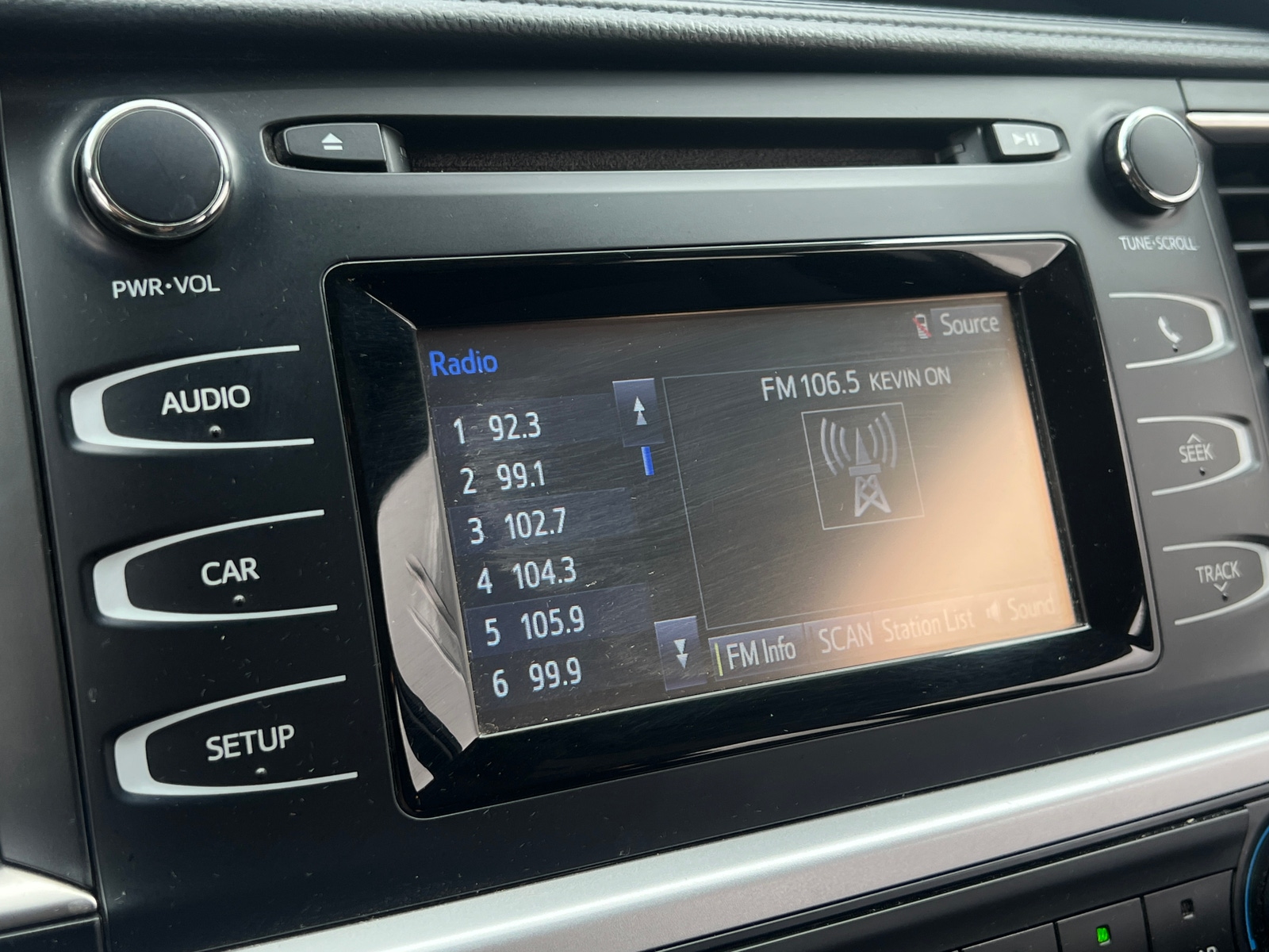 Thumbnail: 2015 Toyota Highlander - 4