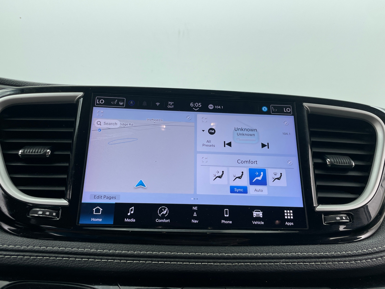 Thumbnail: 2024 Chrysler Pacifica - 3