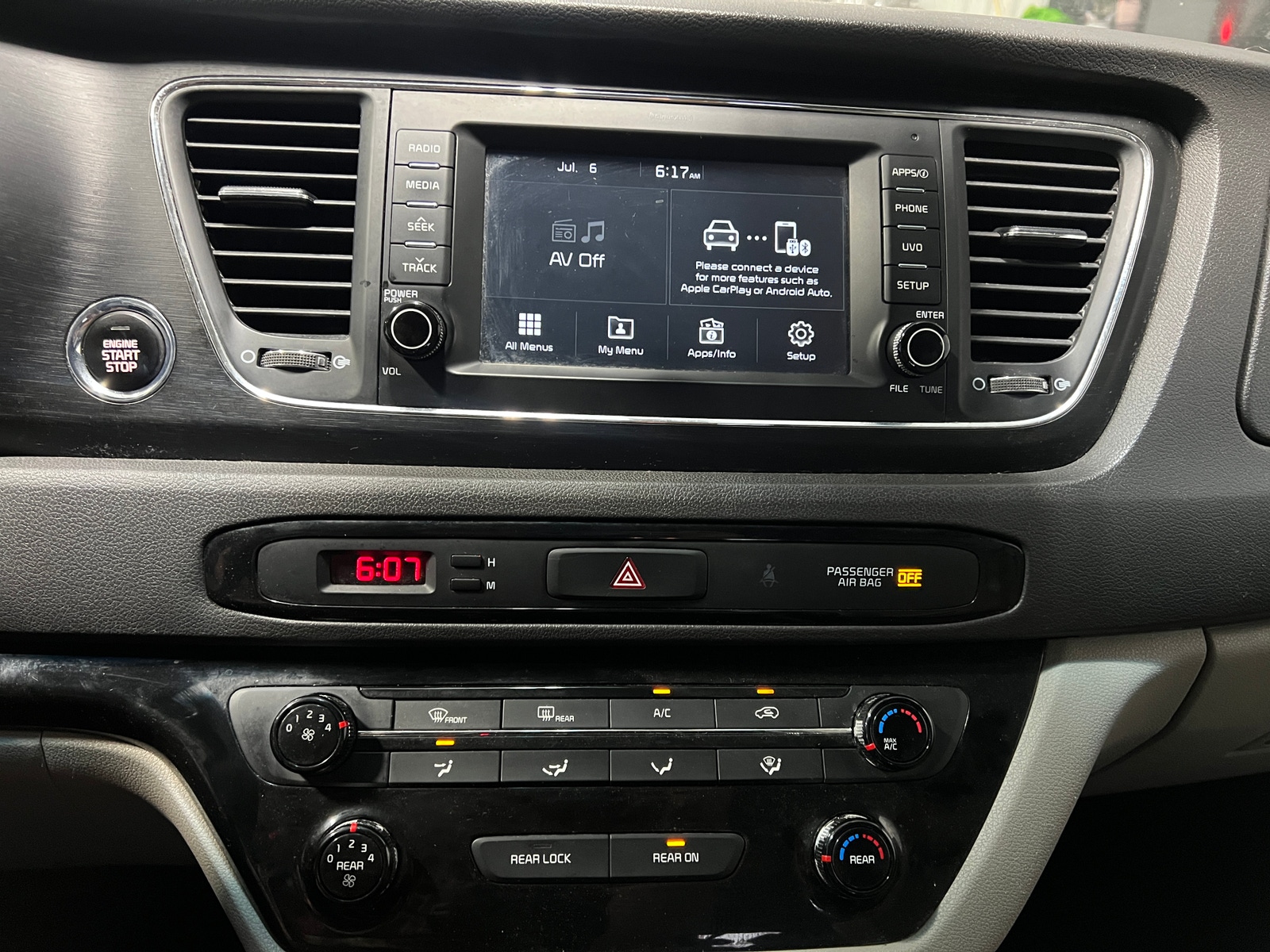 Thumbnail: 2017 Kia Sedona - 3