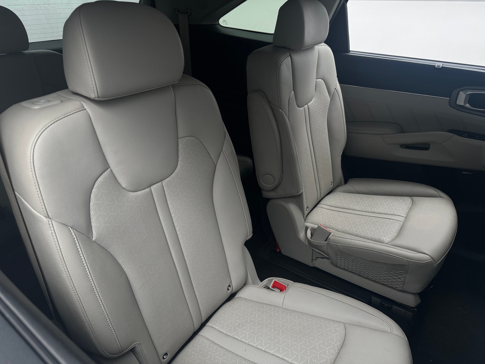 Thumbnail: 2023 Kia Sorento - 5
