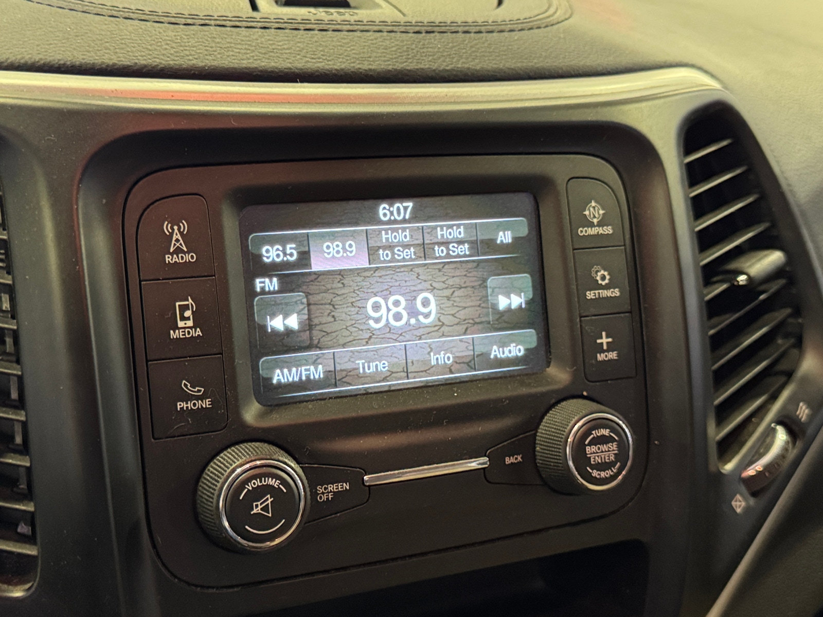 Thumbnail: 2017 Jeep Cherokee - 4