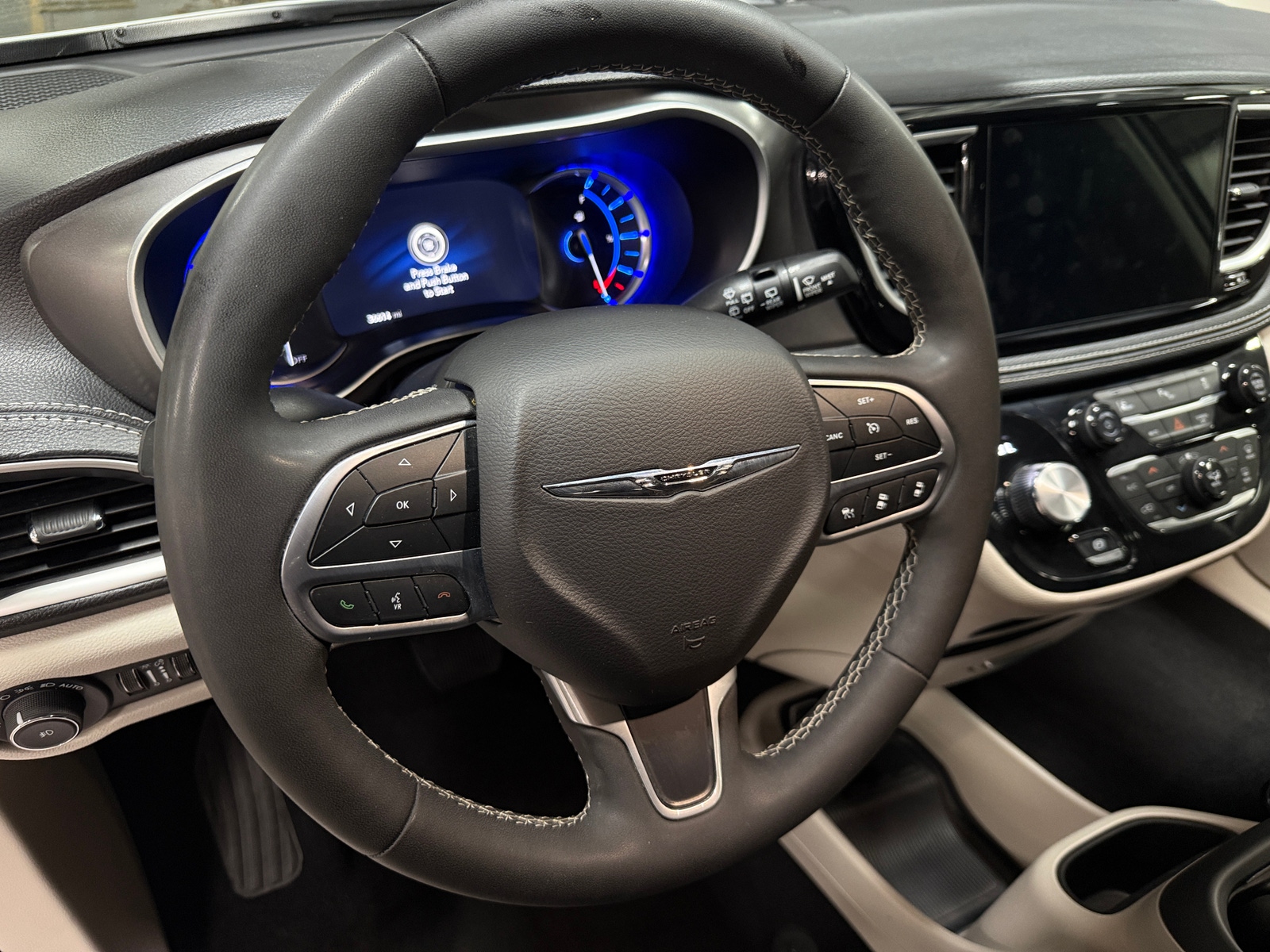 Thumbnail: 2024 Chrysler Pacifica - 4