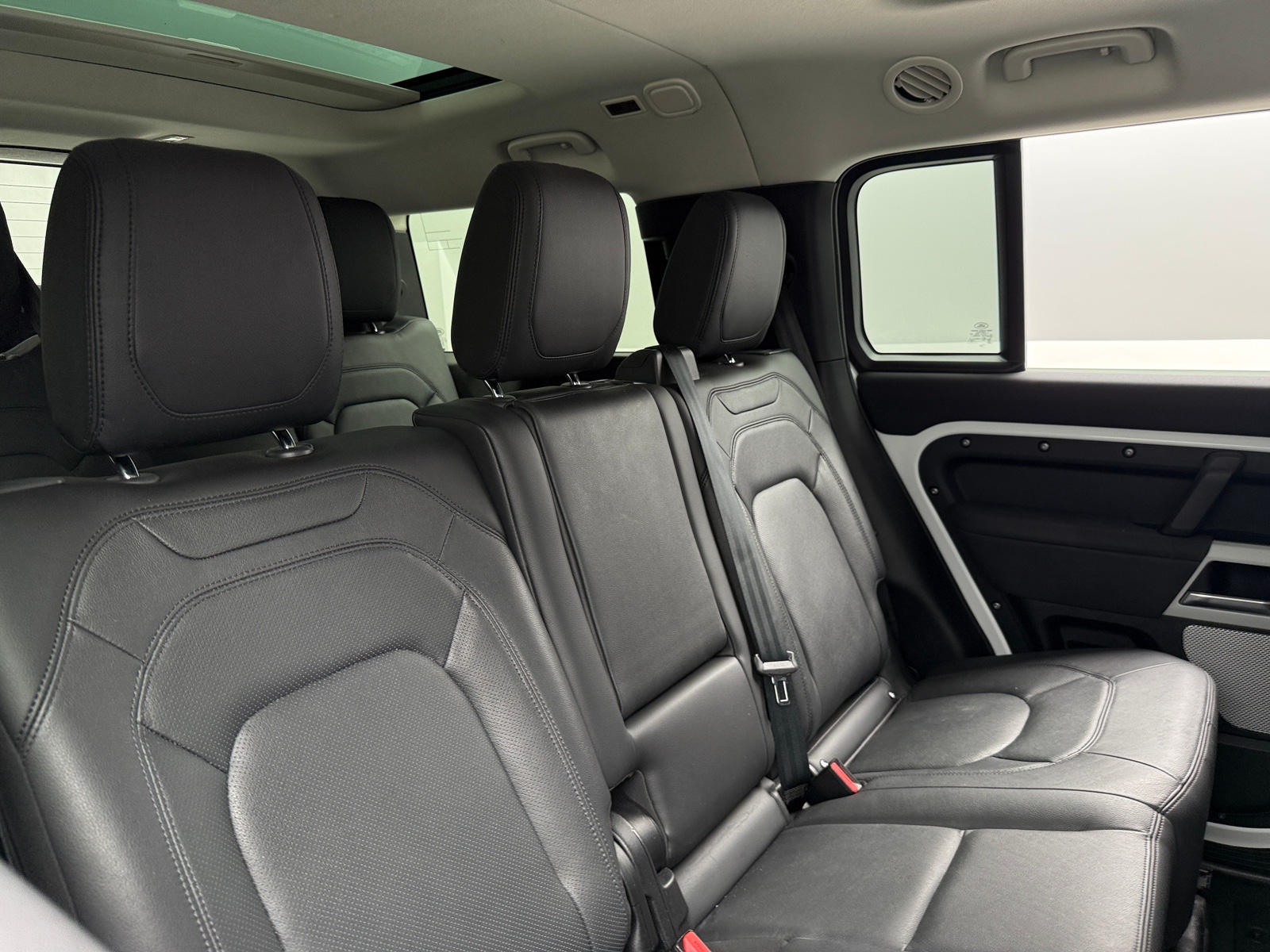 Thumbnail: 2023 Land Rover Defender - 5