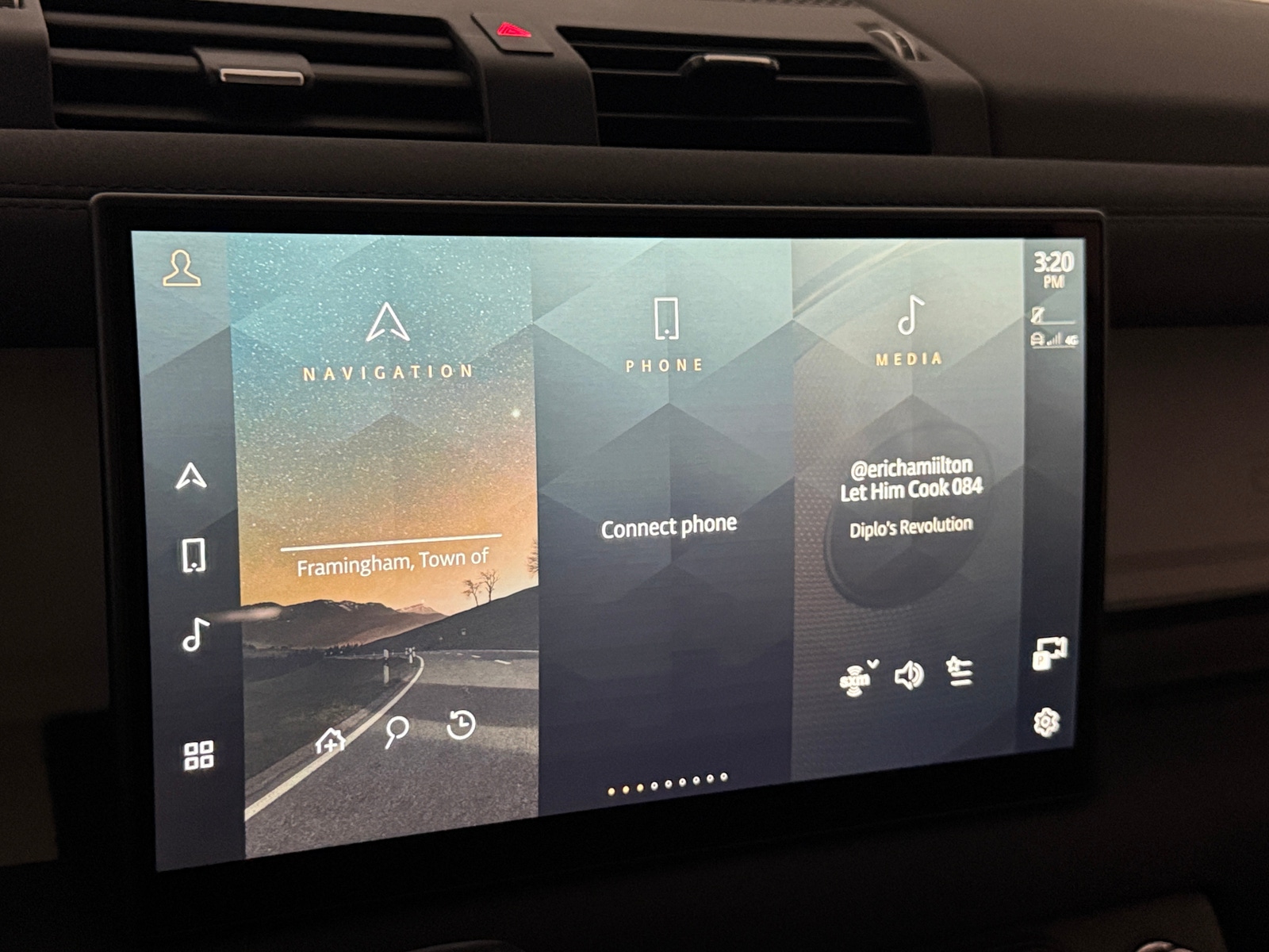 Thumbnail: 2023 Land Rover Defender - 3