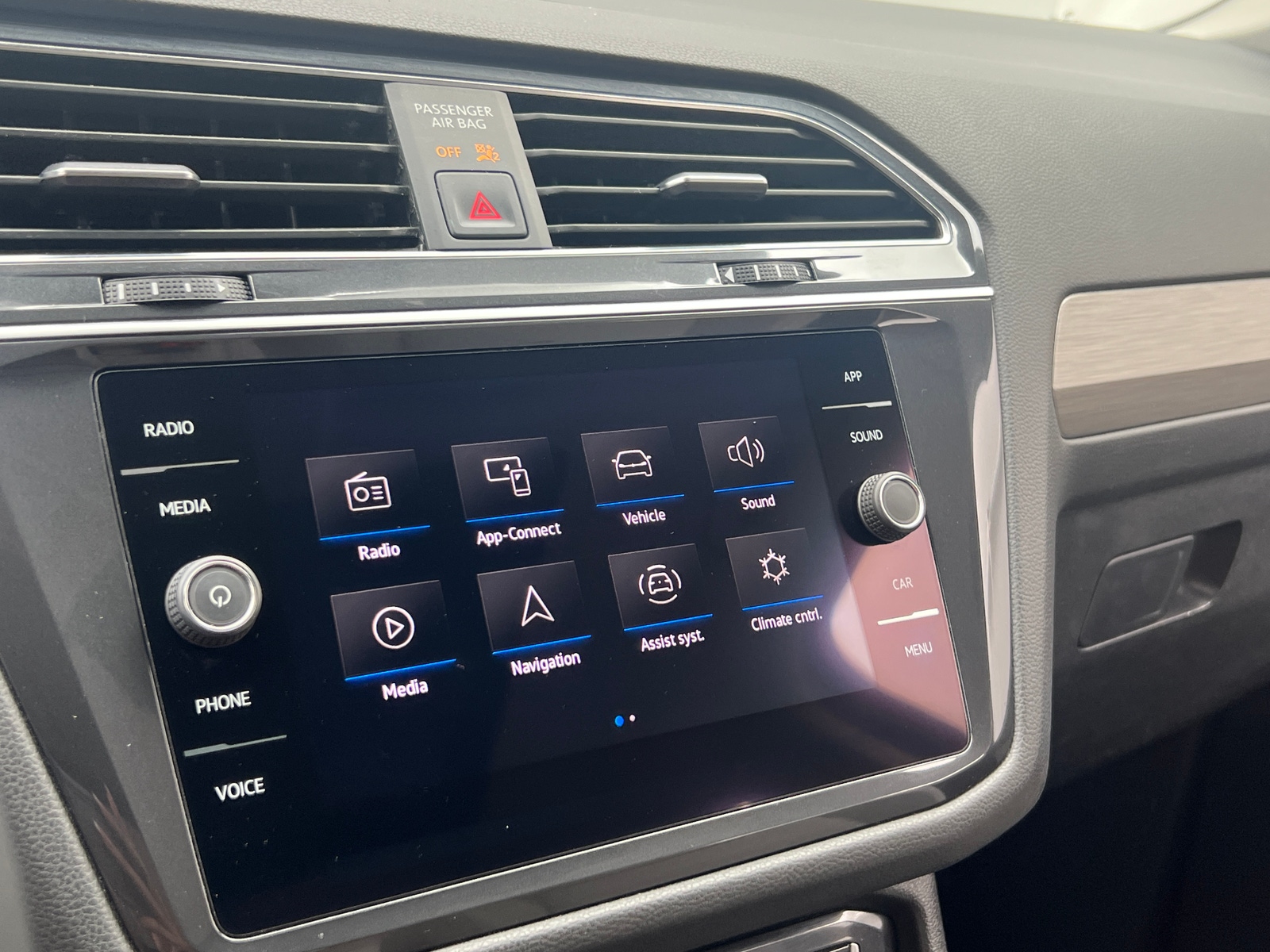 Thumbnail: 2021 Volkswagen Tiguan - 3