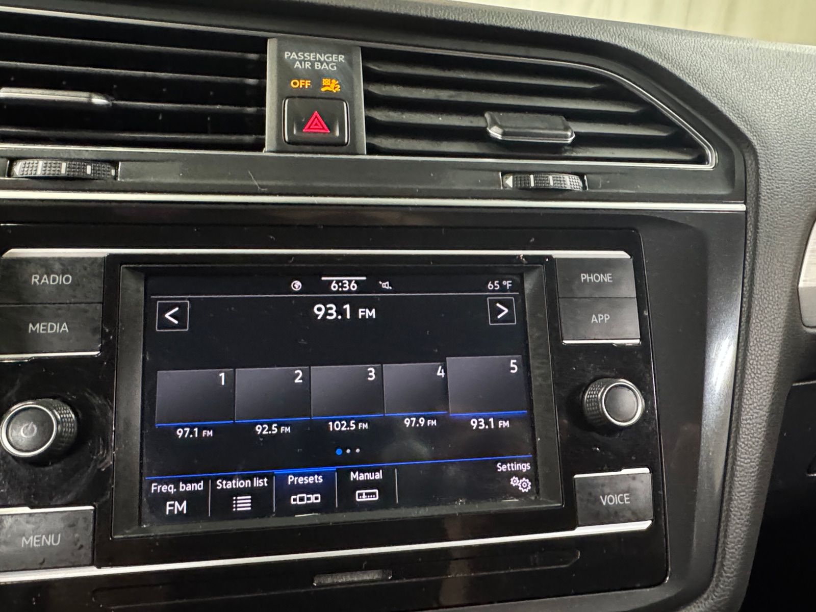 Thumbnail: 2021 Volkswagen Tiguan - 4