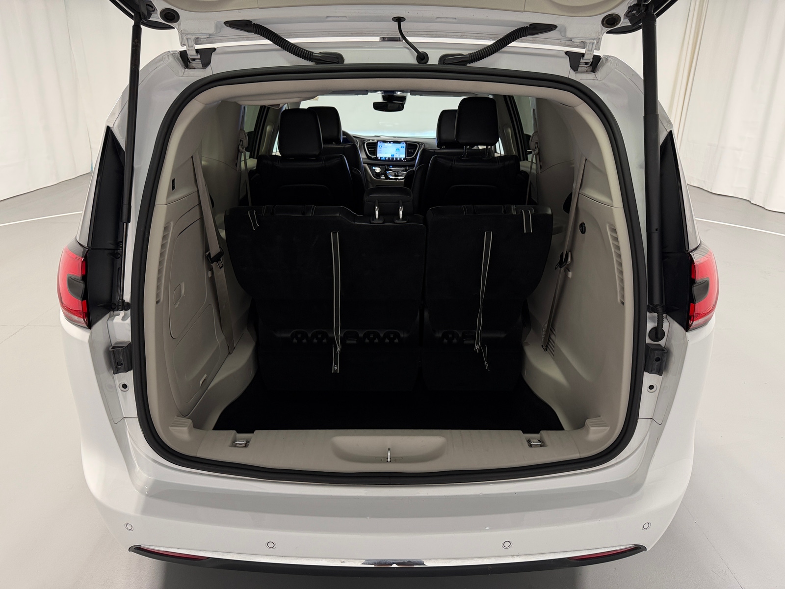 Thumbnail: 2024 Chrysler Pacifica - 6