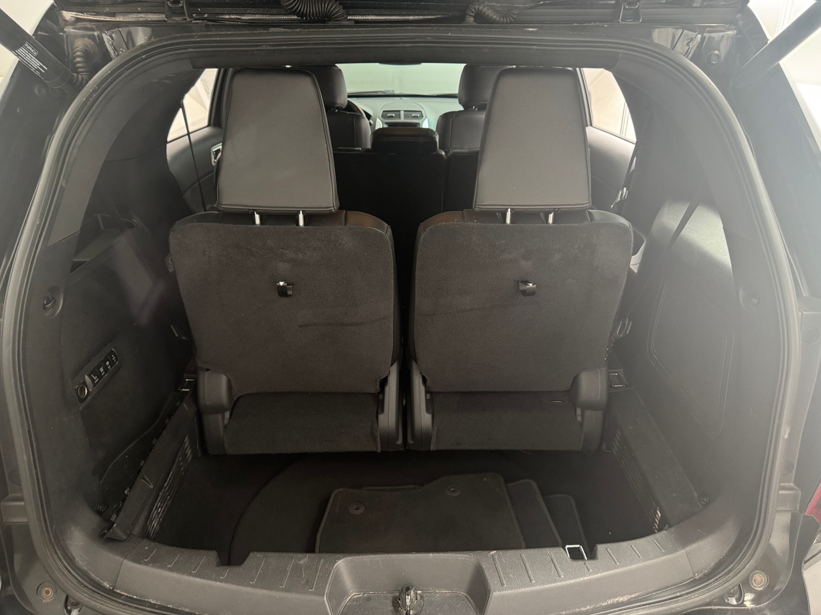 Thumbnail: 2011 Ford Explorer - 6
