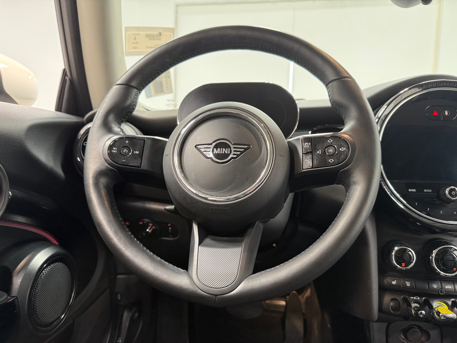 Thumbnail: 2022 MINI Cooper Hardtop - 4