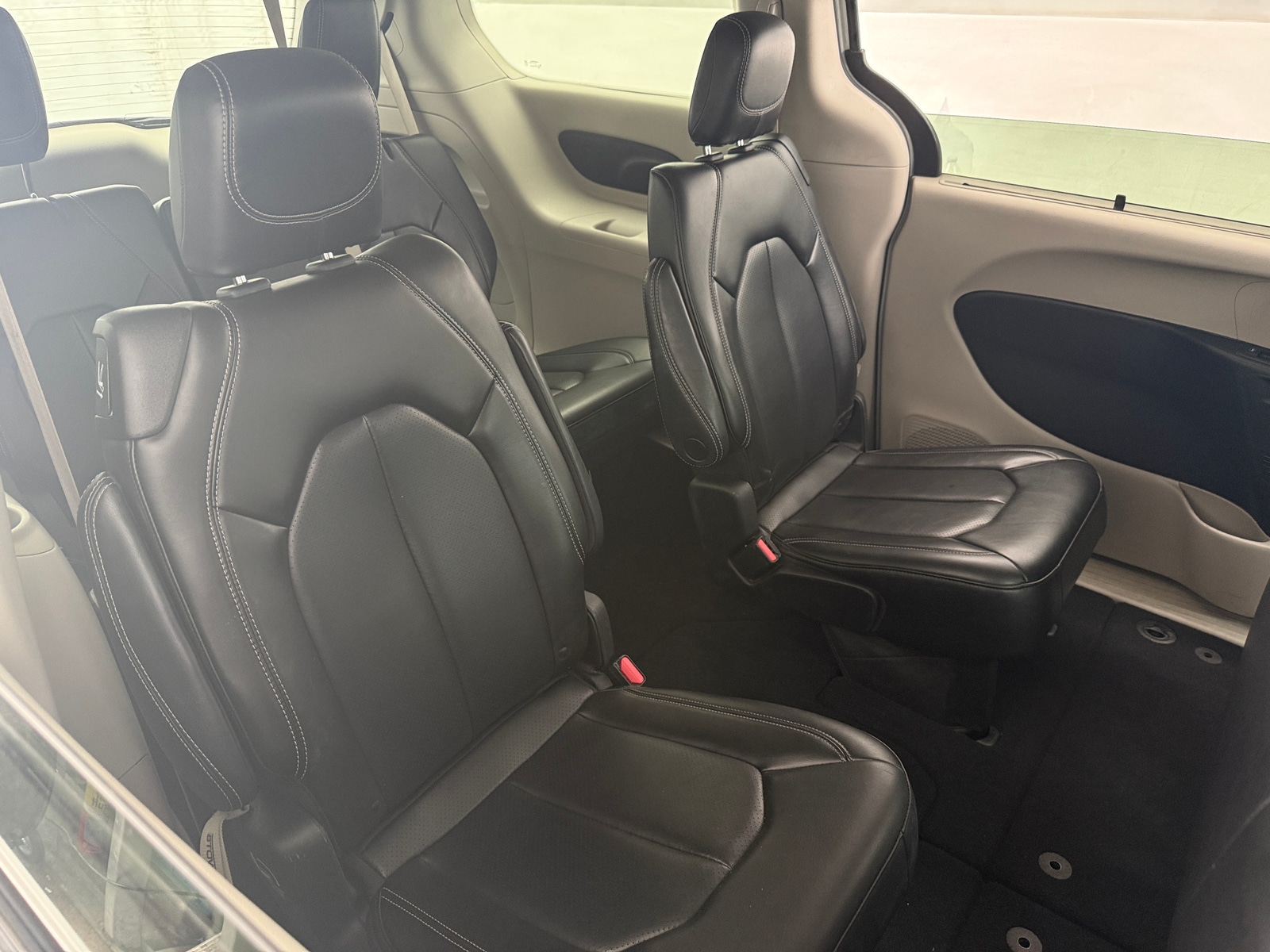 Thumbnail: 2023 Chrysler Pacifica - 5