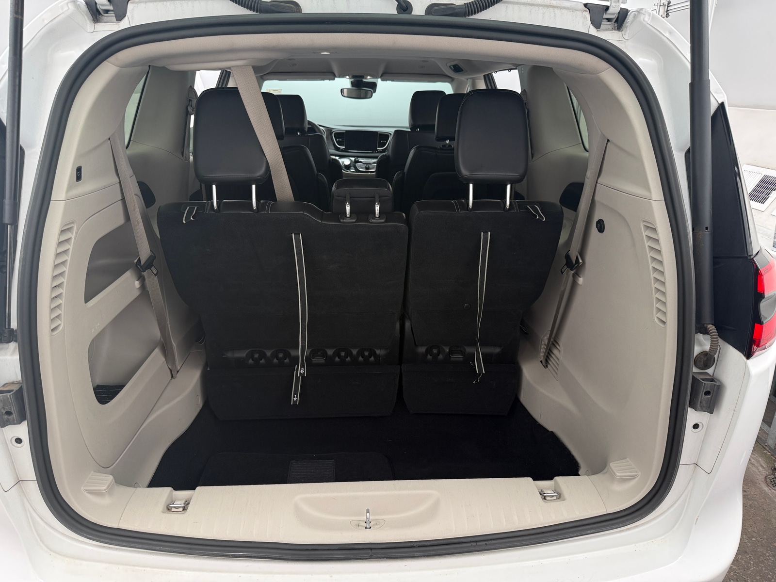 Thumbnail: 2023 Chrysler Pacifica - 6