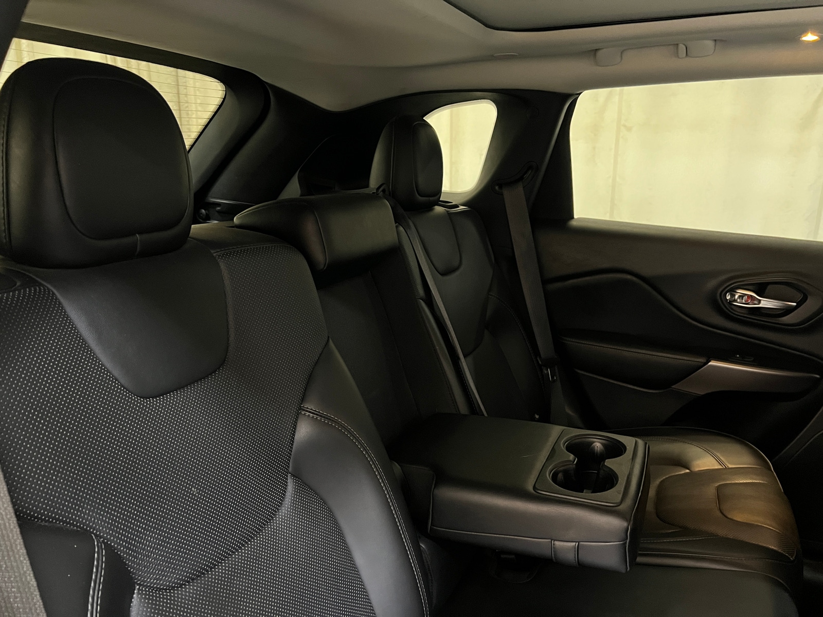 Thumbnail: 2019 Jeep Cherokee - 5