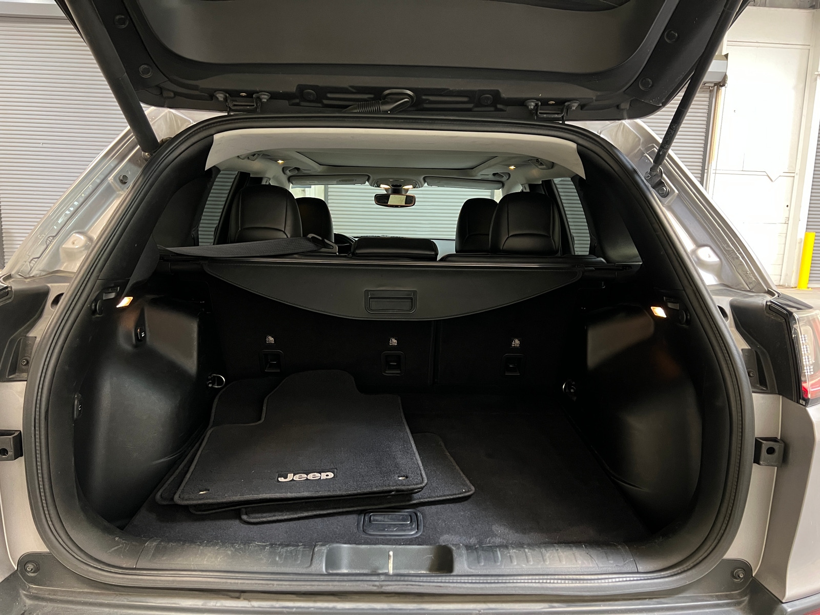 Thumbnail: 2019 Jeep Cherokee - 6