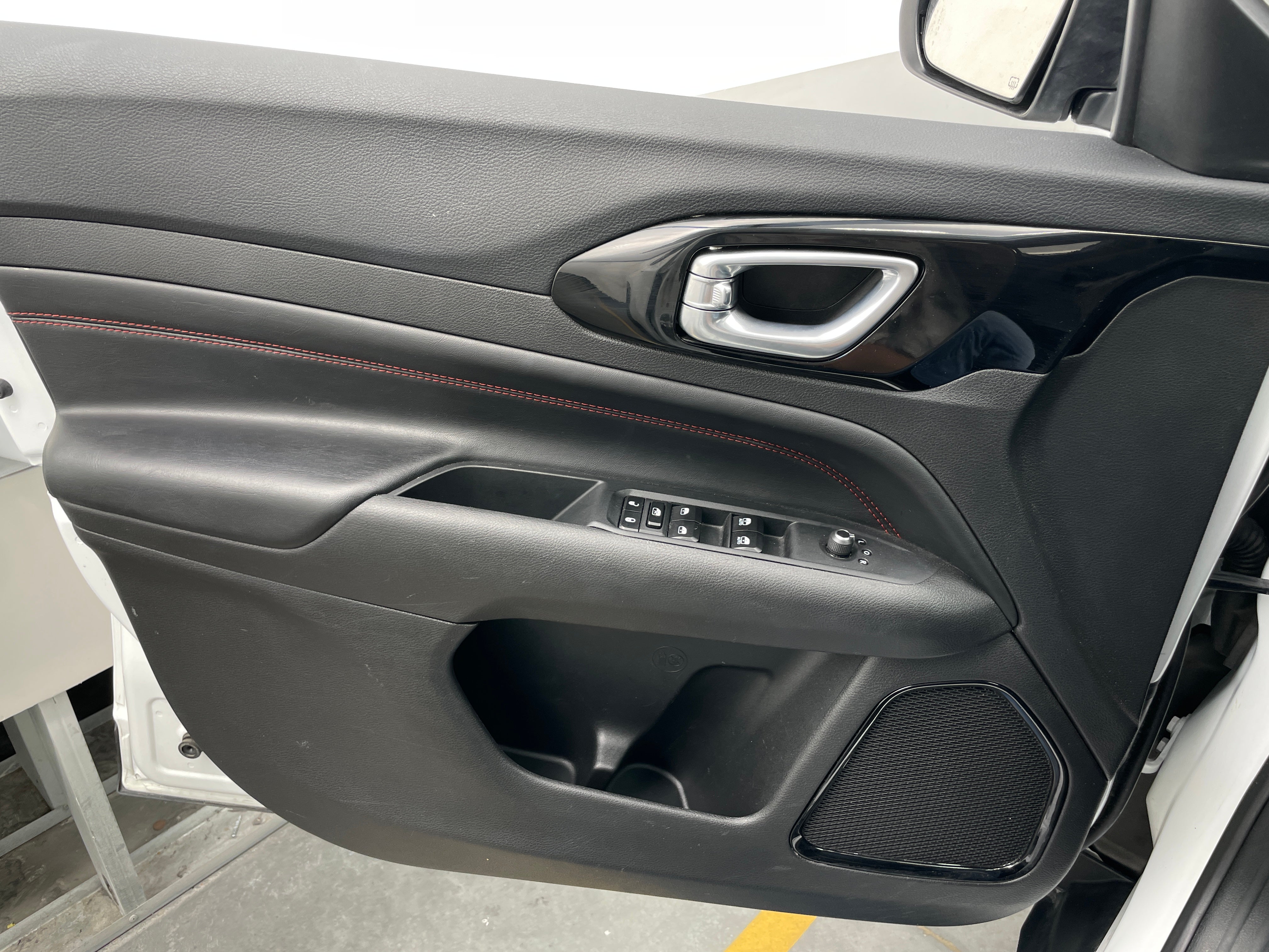 2025 Jeep Compass Trailhawk - Photo 1