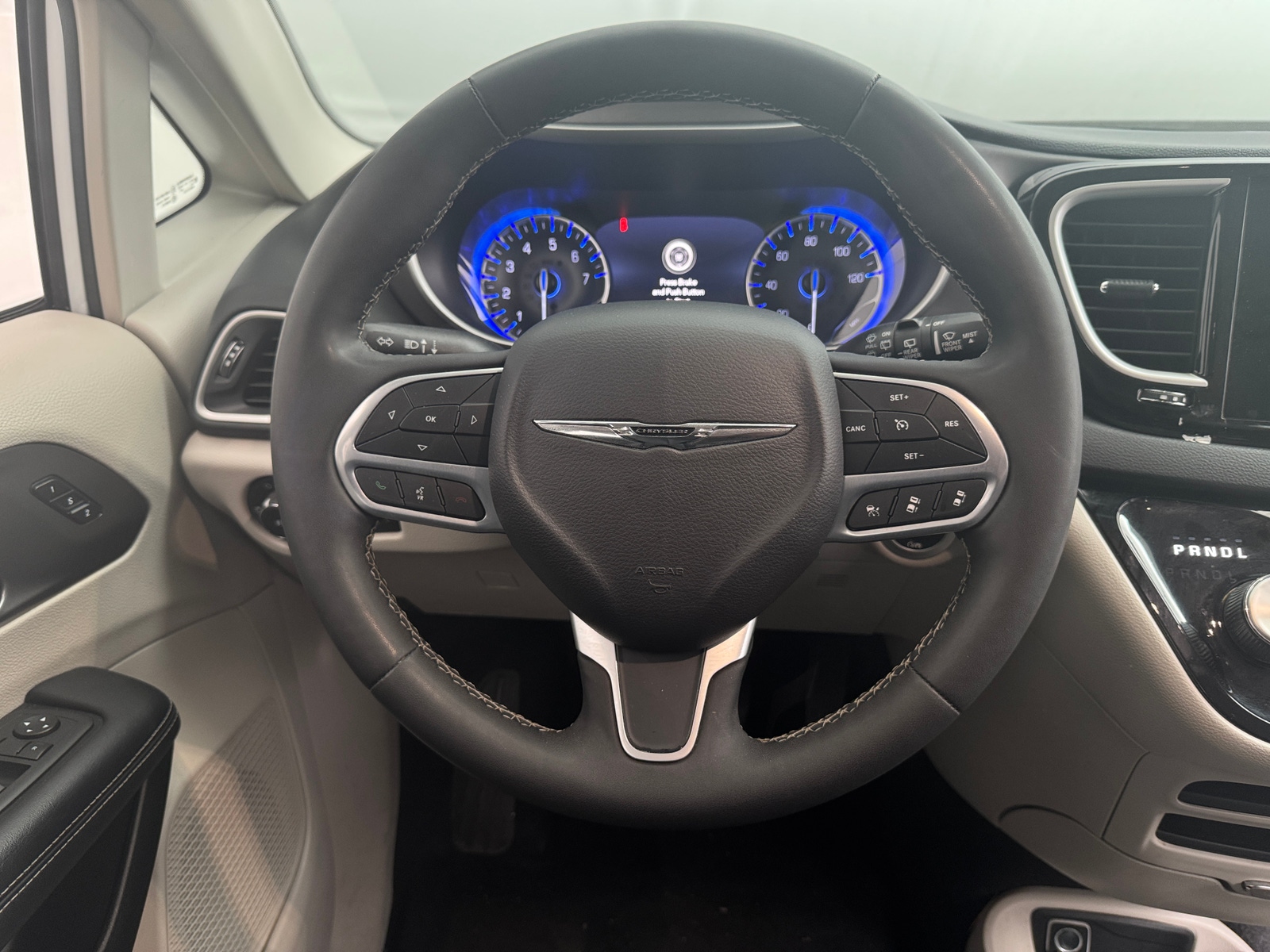 Thumbnail: 2023 Chrysler Pacifica - 4