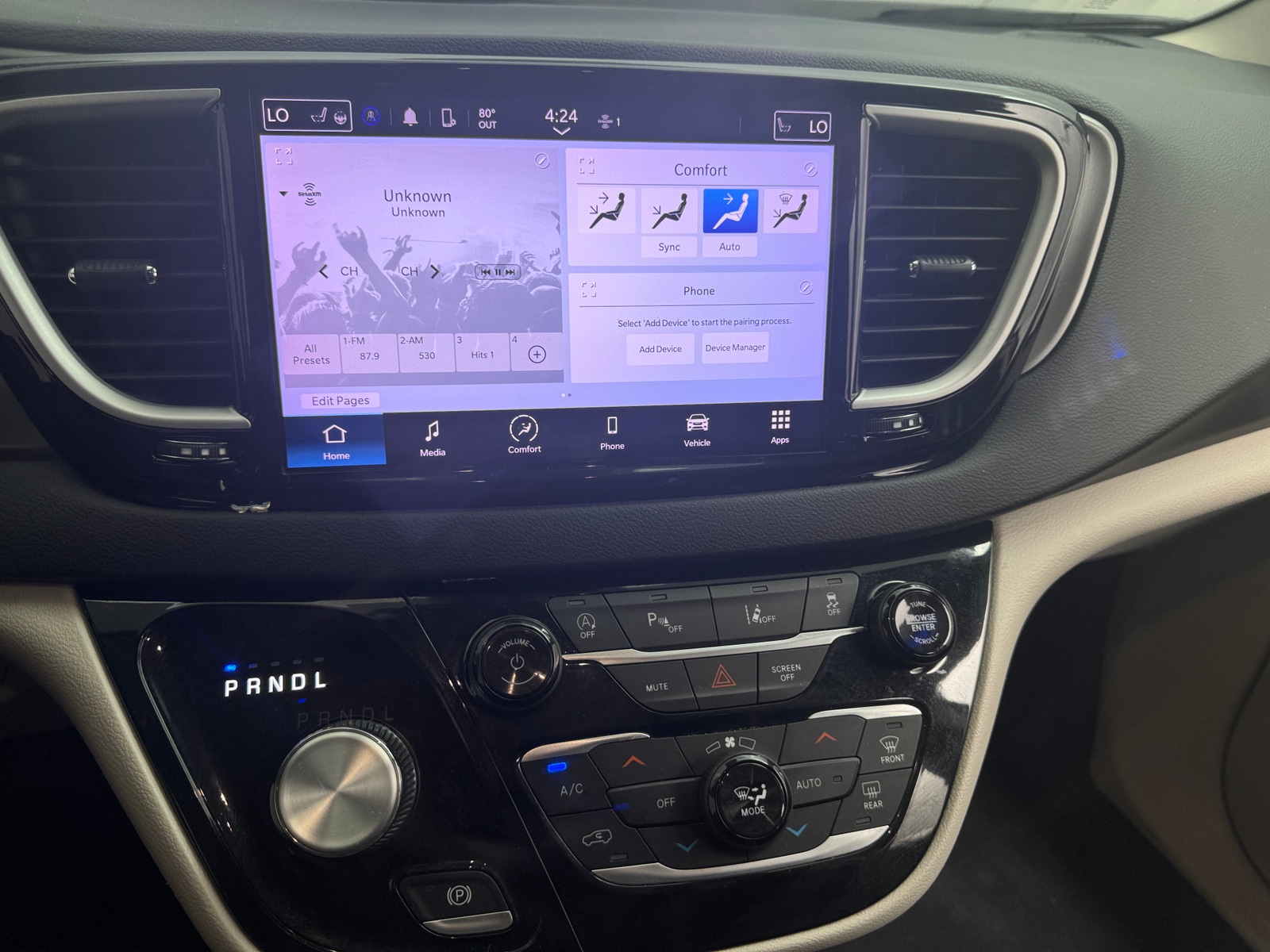 Thumbnail: 2023 Chrysler Pacifica - 3