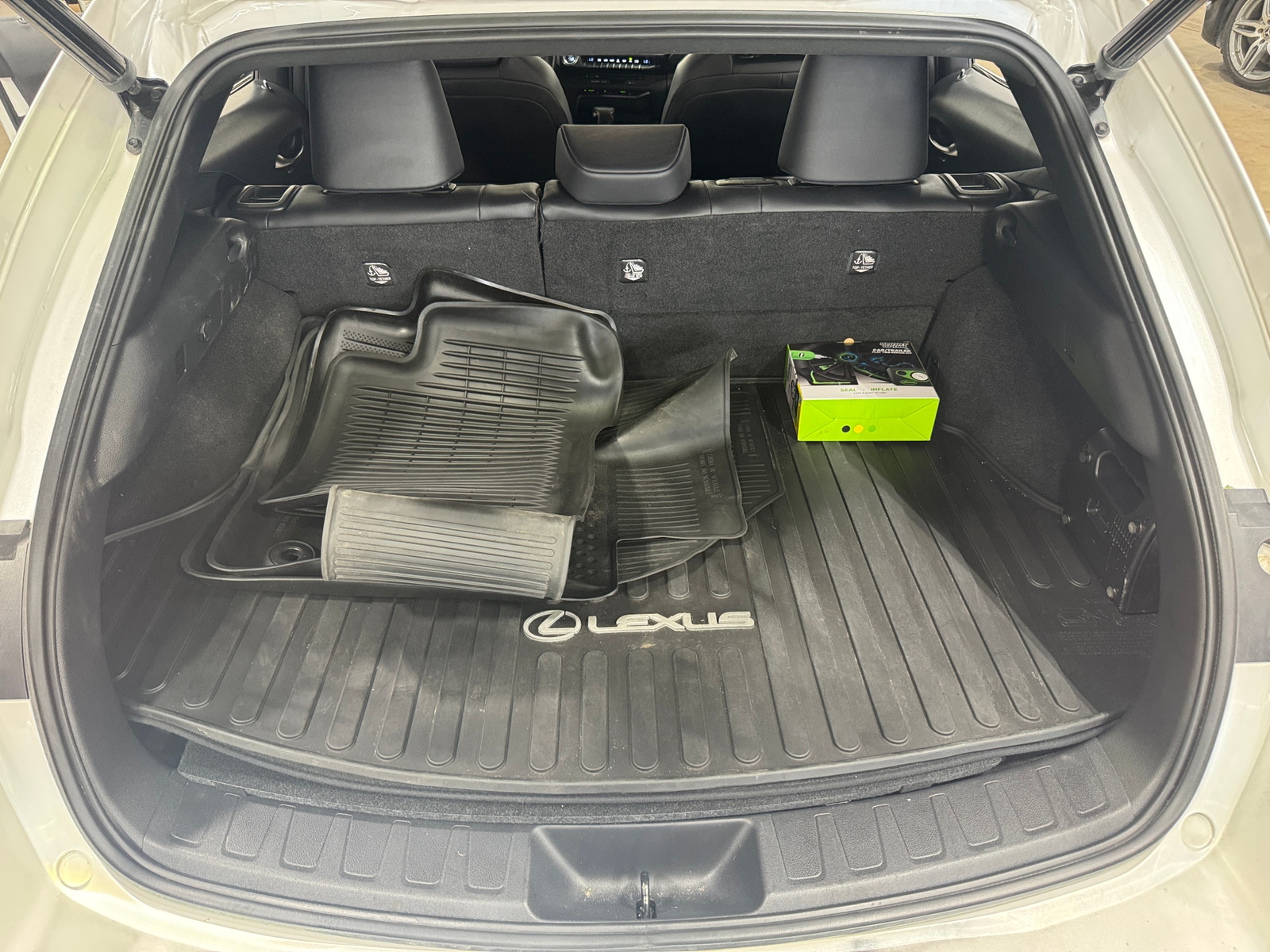 Thumbnail: 2019 Lexus UX - 6