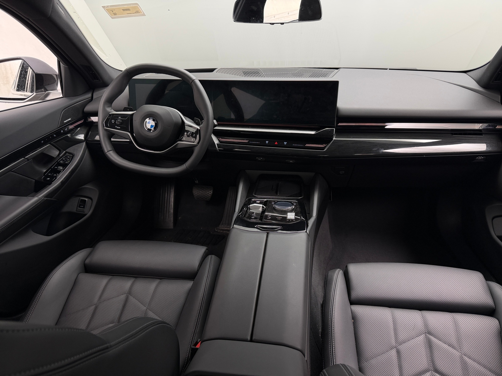 Thumbnail: 2026 BMW 5 Series - 2