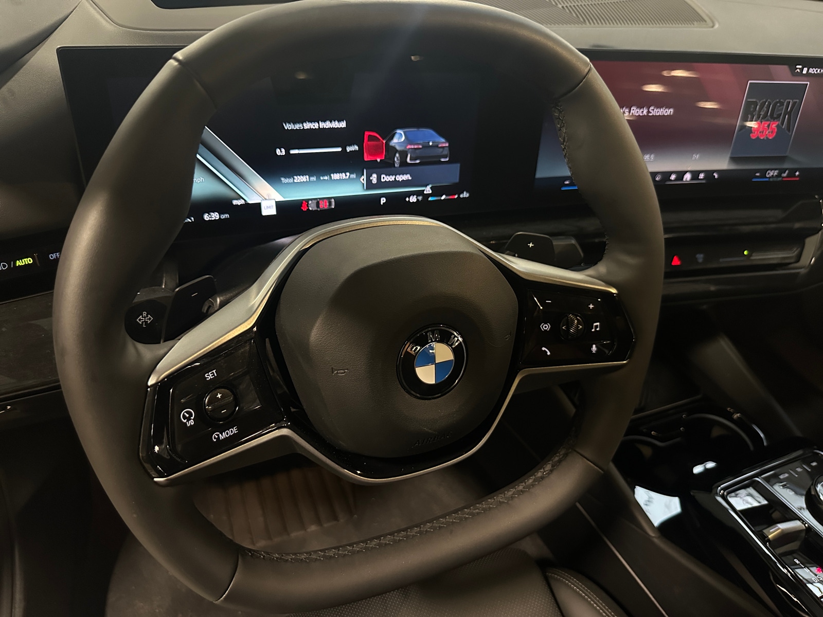 Thumbnail: 2026 BMW 5 Series - 4